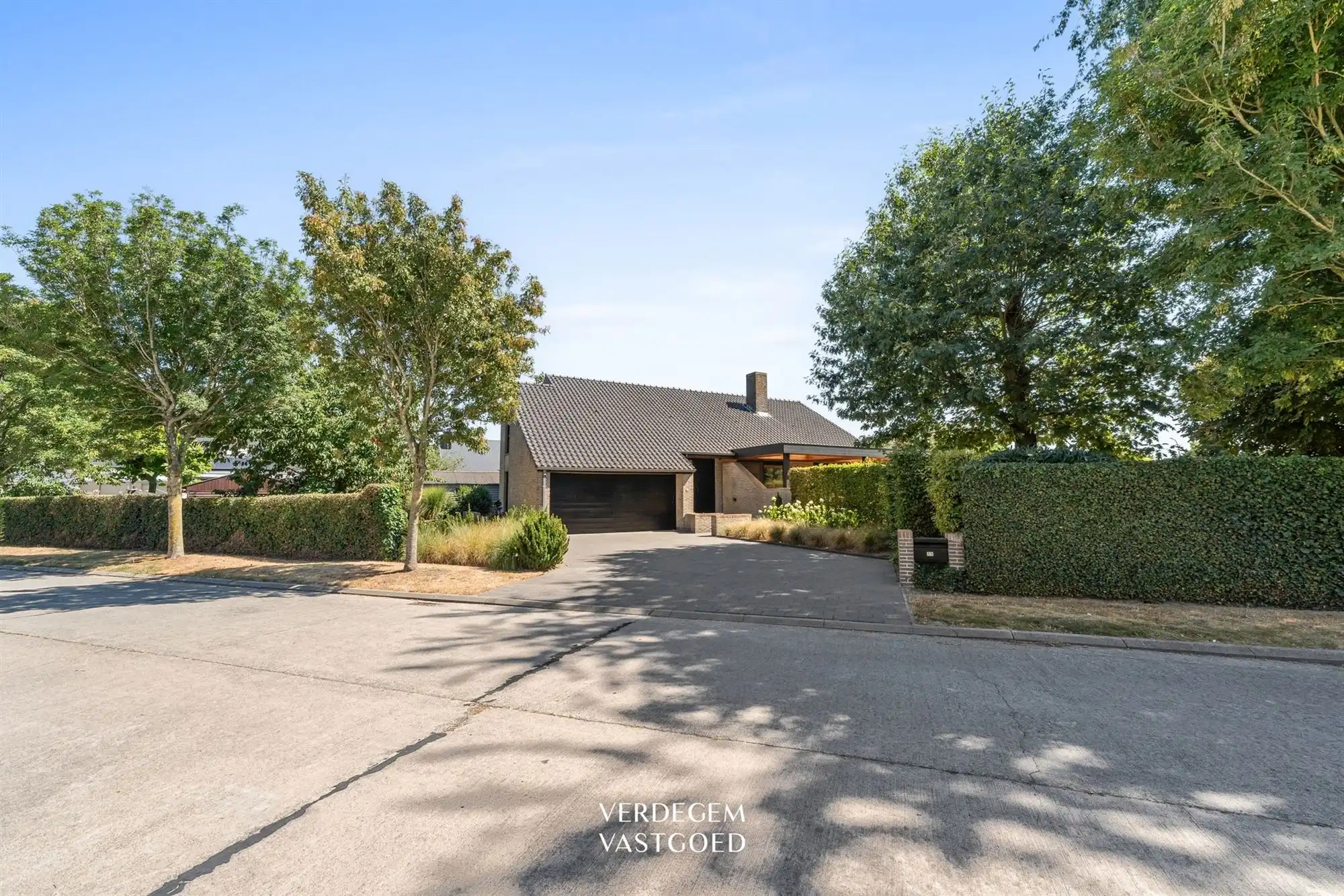 Knappe villa met 4 slaapkamers op een royaal perceel in een rustige woonwijk foto 2