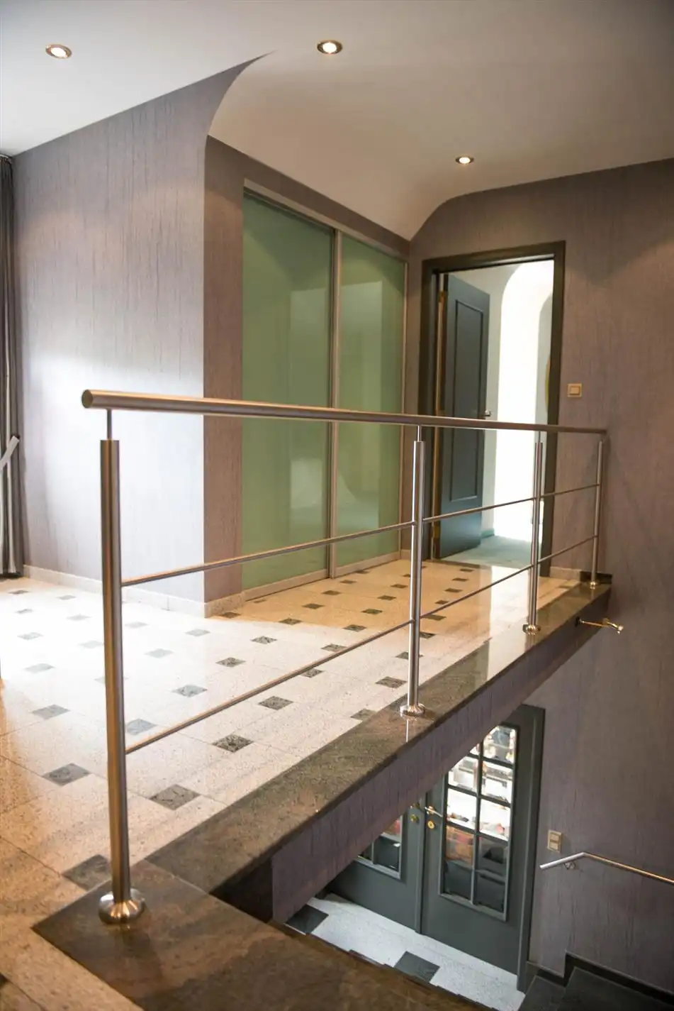 Mooie stijlvilla met kwalitatieve afwerking en zeer verzorgde tuin met oprijlaan. foto 17