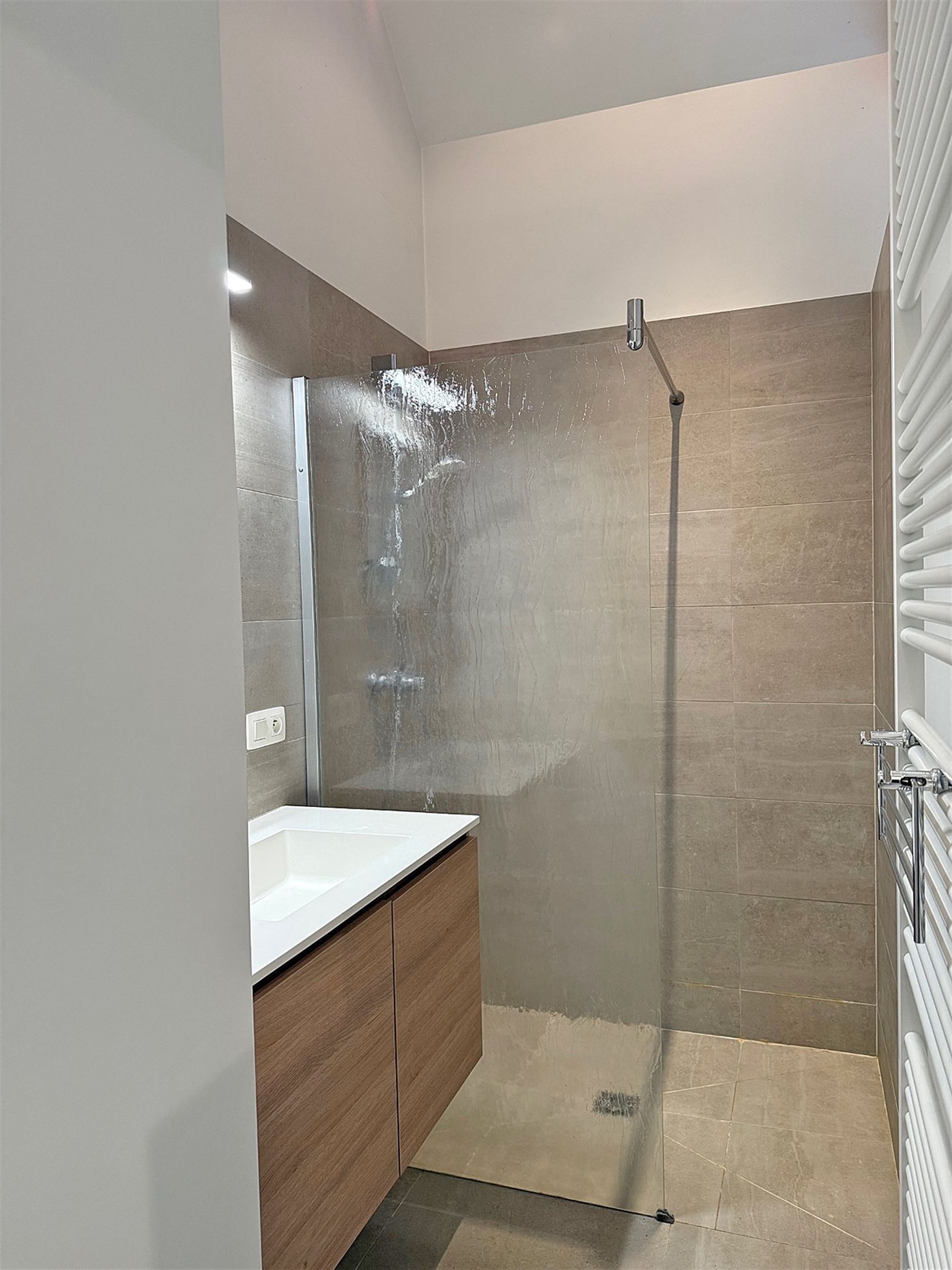 Instapklare charmante DORPSWONING met 3 slpks, 2 badks en tuin foto 9