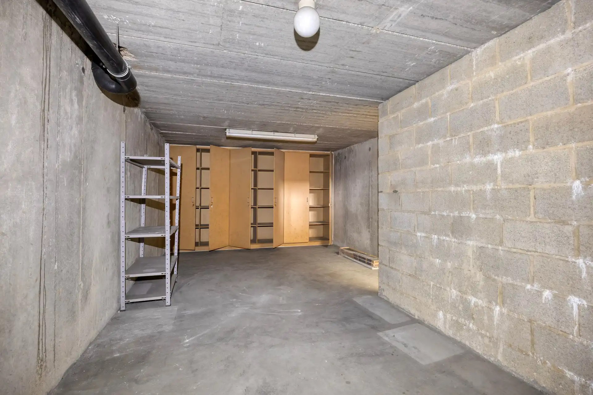 Kantoorruimte van privatieve kelder - 100 m² foto 9