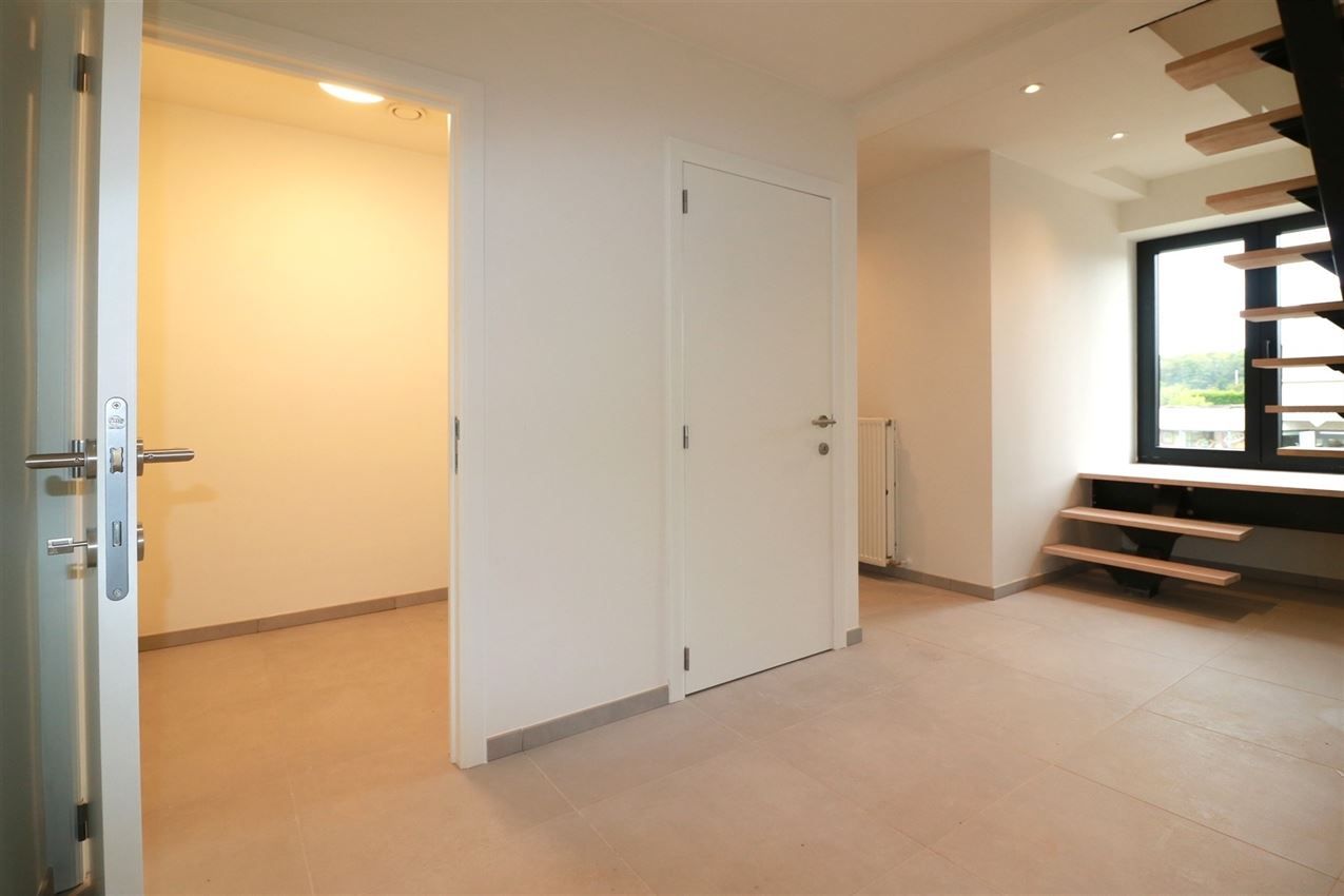gerenoveerde duplex, 3 slpk., terras, nabij centrum en E 314  foto 13