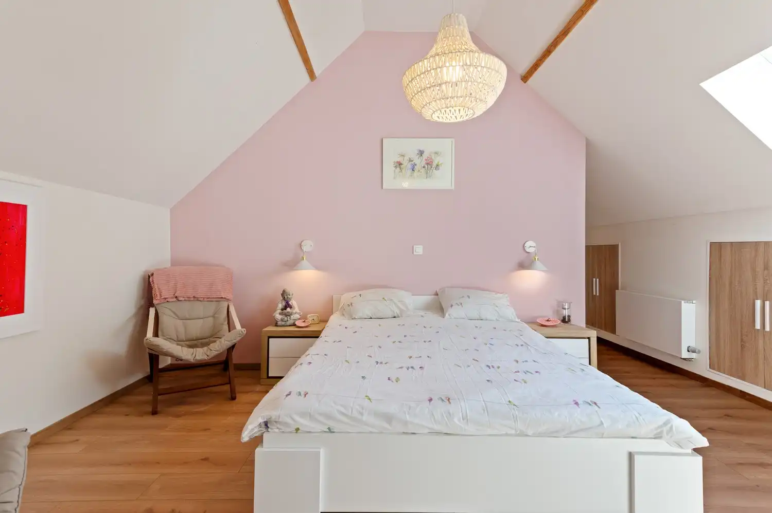 Instapklare, volledig gerenoveerde woning met 3 slaapkamers, bijgebouw en prachtige tuin foto 17