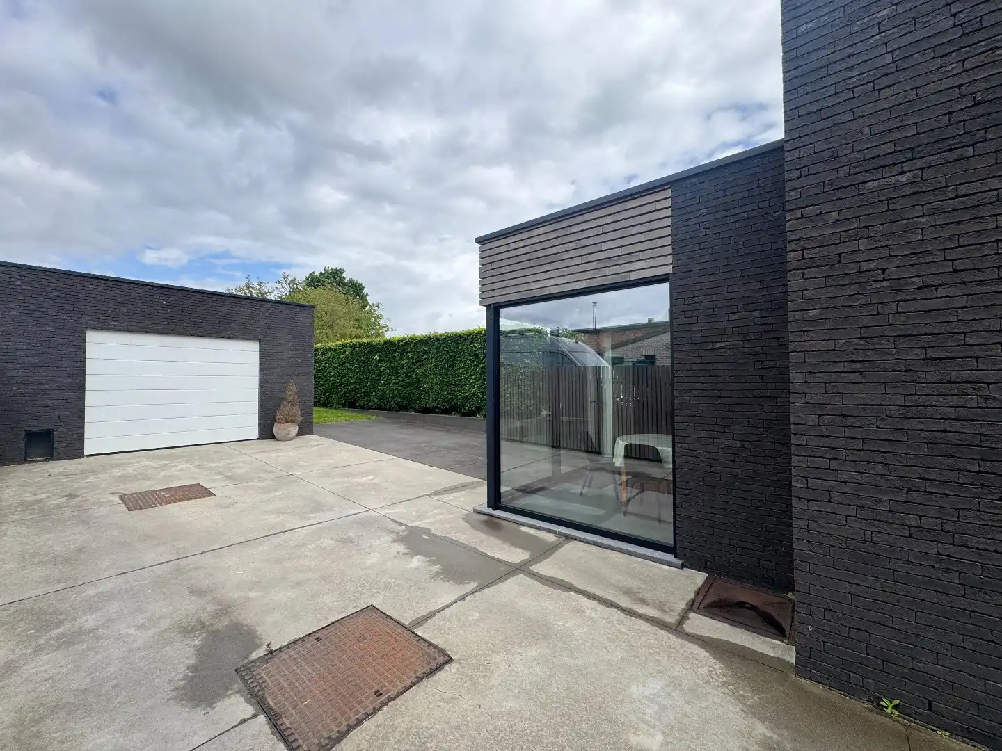 TE HUUR - Gerenoveerde halfopen bebouwing  foto 2
