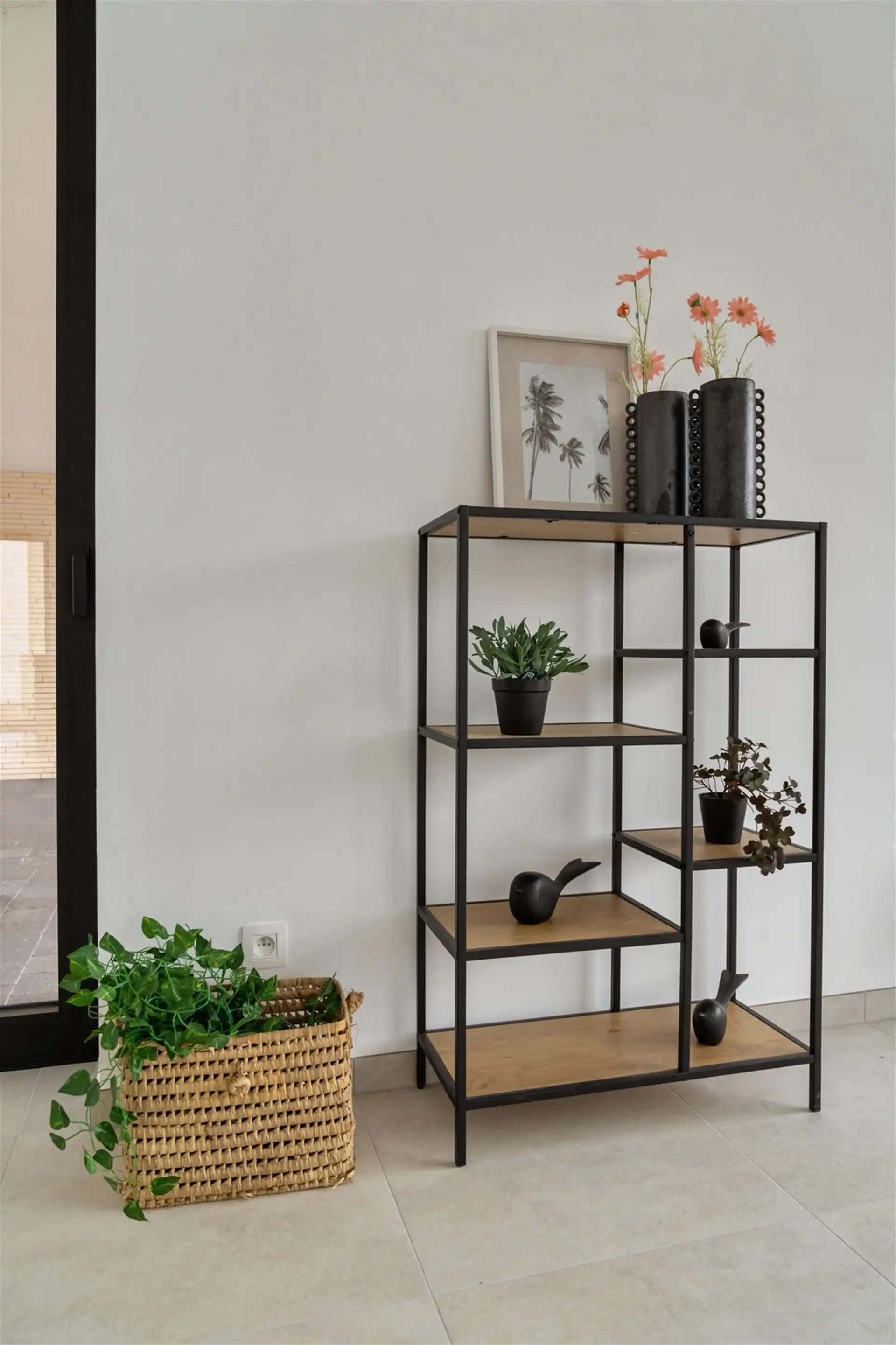 Gelijkvloerse woning met carport en tuin. foto 4