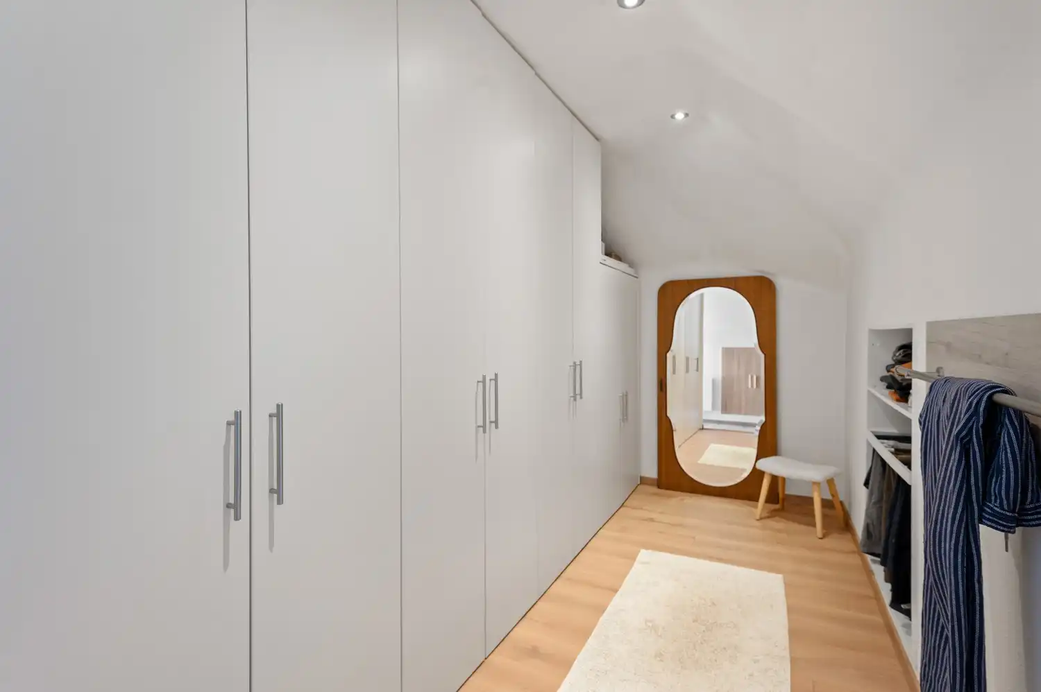 Instapklare, volledig gerenoveerde woning met 3 slaapkamers, bijgebouw en prachtige tuin foto 18