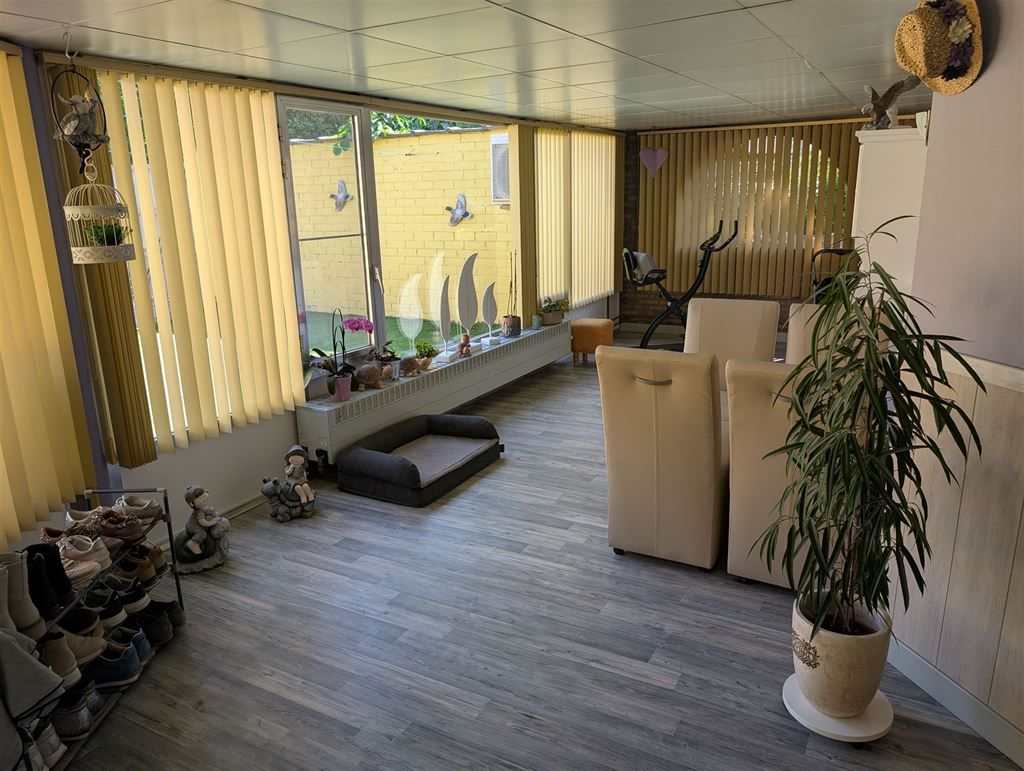 Gebouw met 2 appartementen en magazijn foto 6