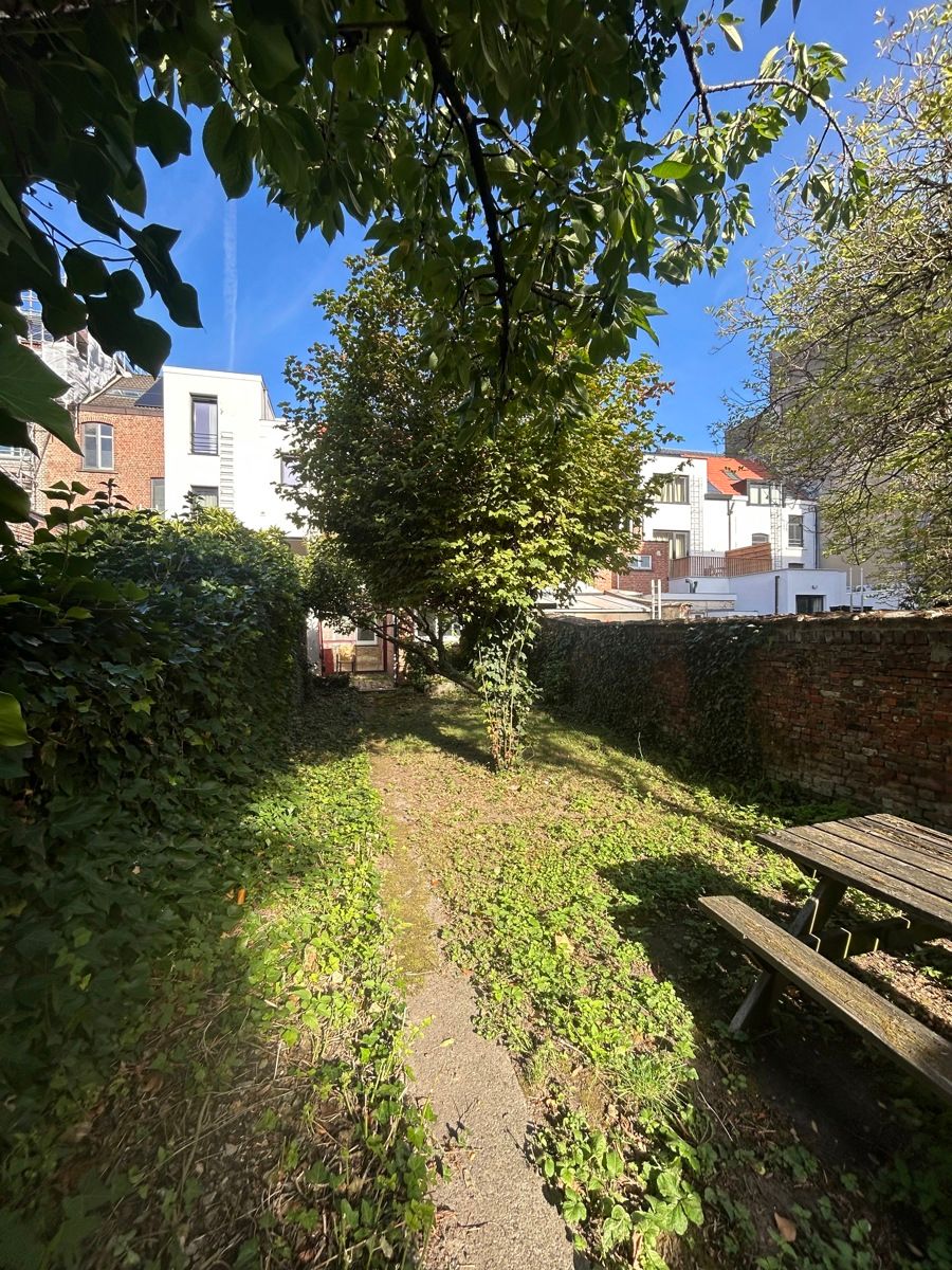 Prachtige woning met grote tuin foto 10