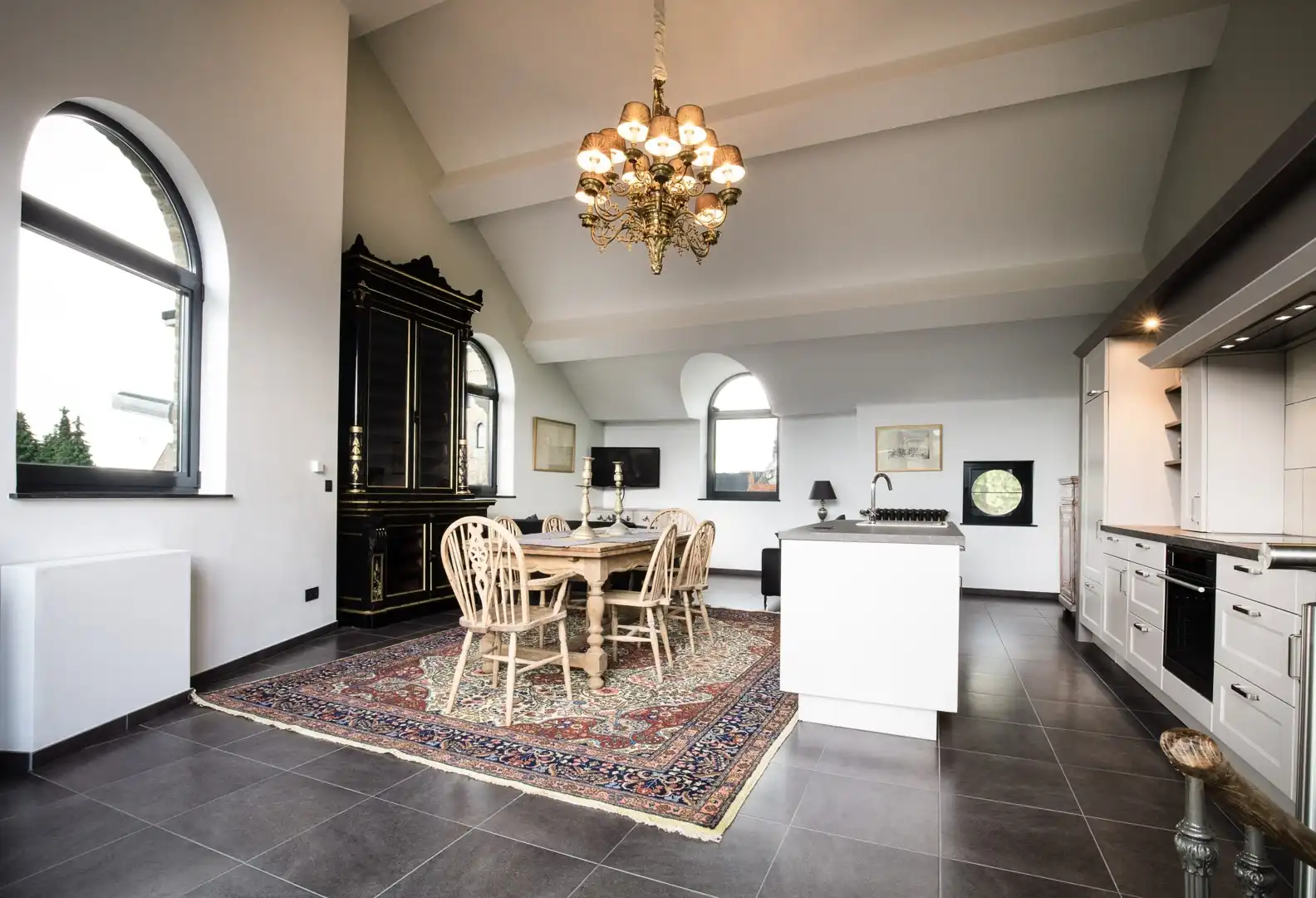 Karaktervol appartementsgebouw met duplex en vakantielogie in het hart van Tongeren foto 2