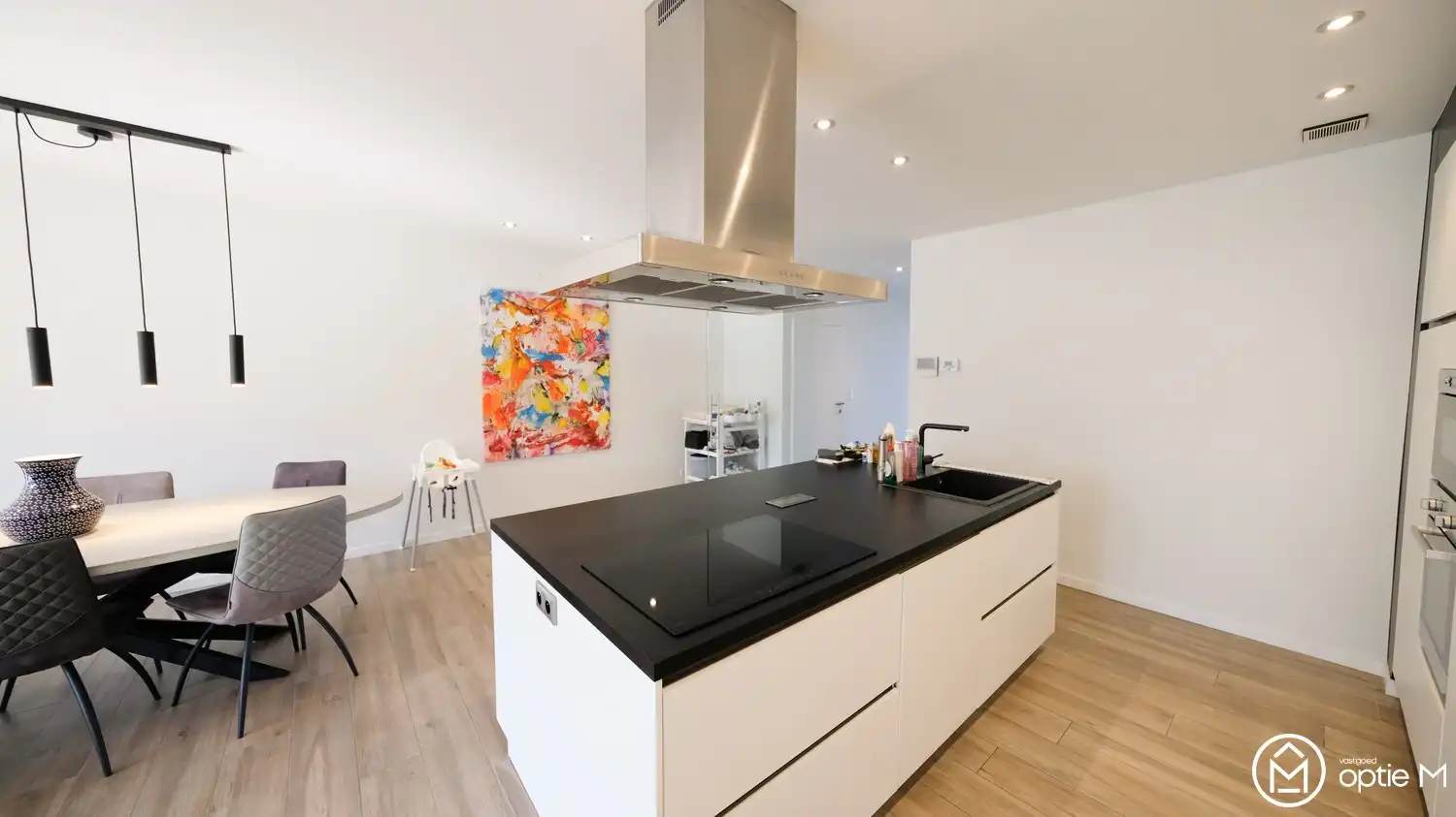 Stijlvol wonen in Hasselt: gezellige woning met 3 slaapkamers, tuin, garage en kelder te huur - ideale uitvalsbasis voor stedelijk leven in je eigen bubbel foto 5