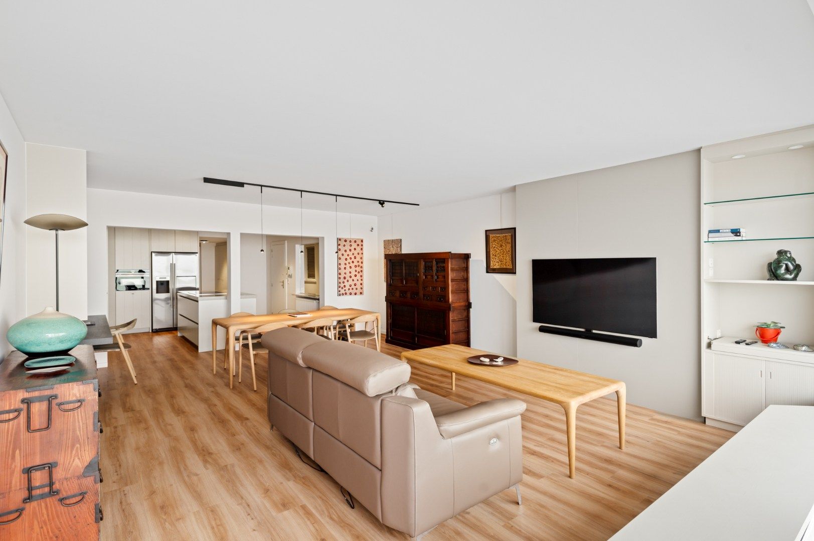 Gemeubeld appartement, in de gerenommeerde residentie “Globe”, prachtig gelegen op de Zeedijk in het Zoute foto 2