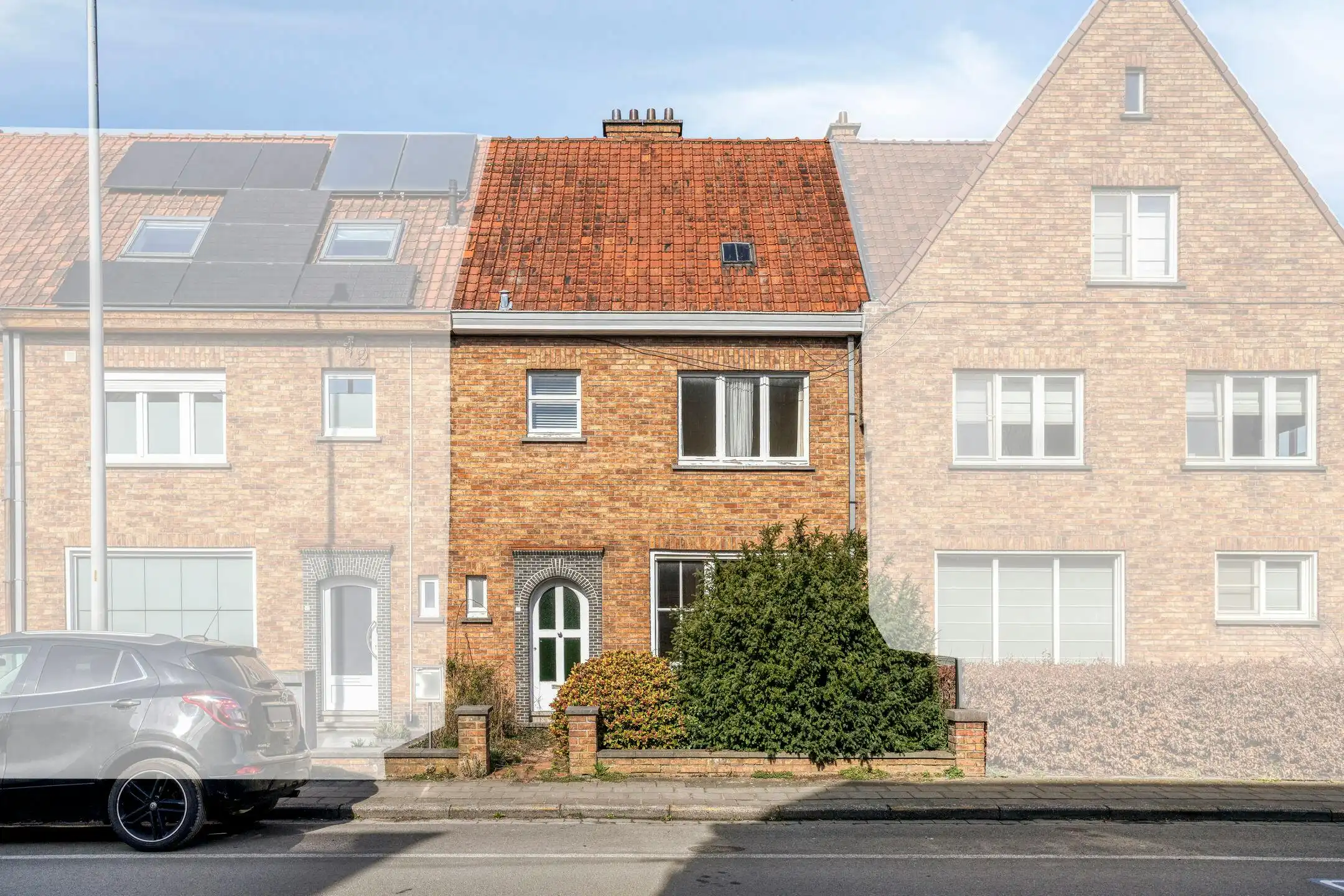 Te renoveren huis met tuin, uitweg en garage in Rumbeke foto 2