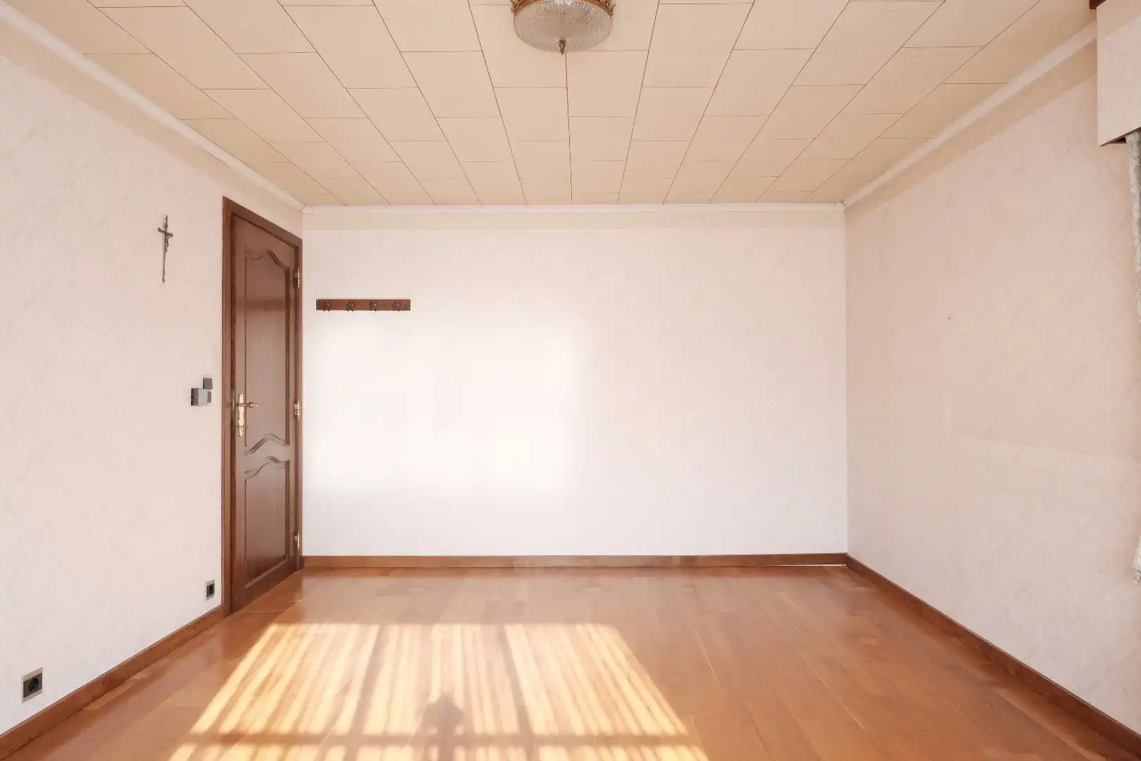 Ruime halfopen woning met 5 slaapkamers, 2 garages en zuidgerichte tuin foto 16