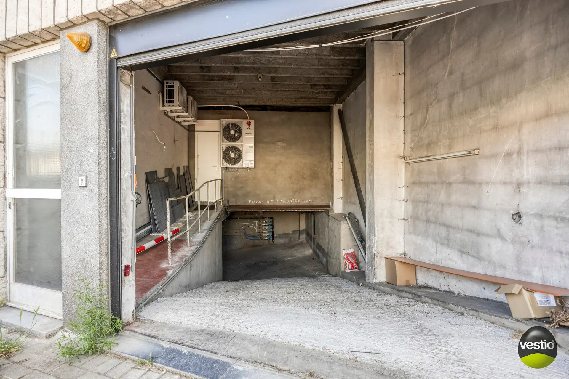 Luxueuze gelijkvloerse kantoorruimte van ca. 328 m² met parking. foto 21