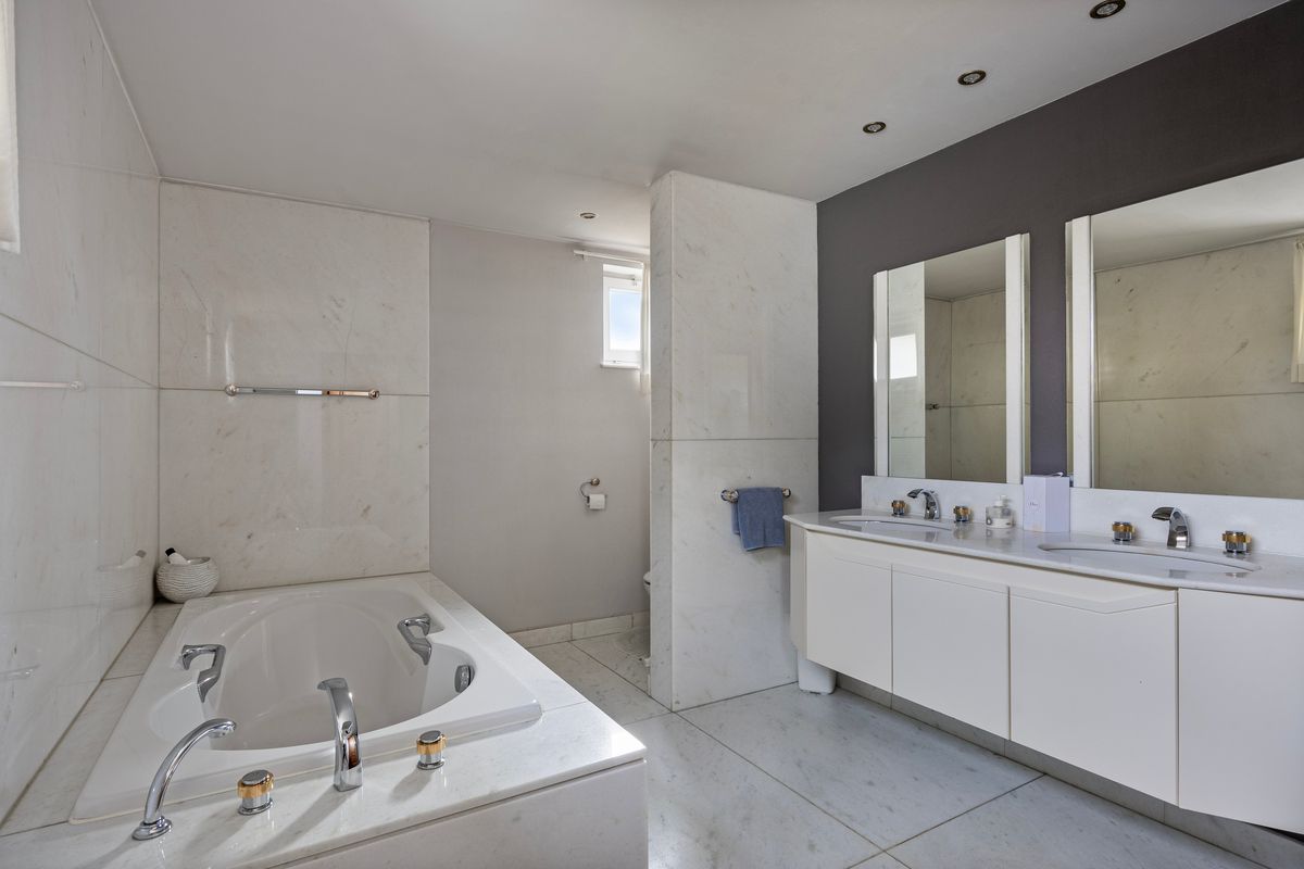 Ruime gelijkvloerse woning met bedrijfshal foto 20