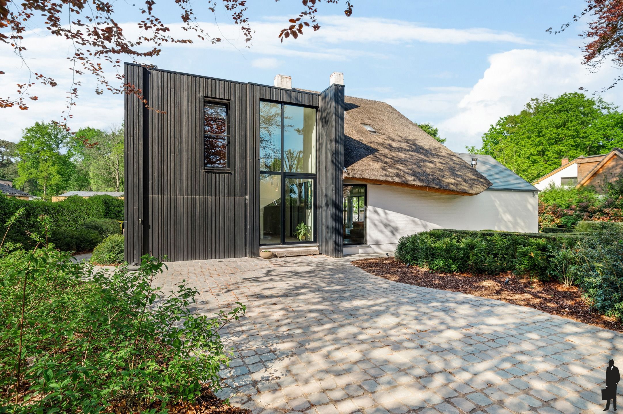 Prachtige villa op toplocatie te Wijnegem/ grens Schilde.  foto {{pictureIndex}}