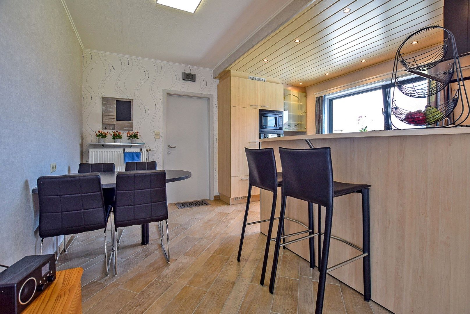 Uiterst goed onderhouden villa op 720m², gelegen in doodlopende straat te Veurne.  foto 8