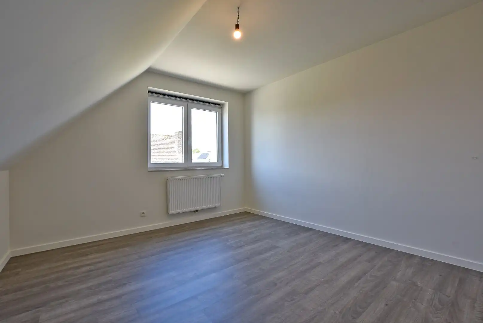 Ruime energiezuinige recente halfopen bebouwing  (2024) met inpandige garage op 258m² gelegen te Houthulst. foto 14