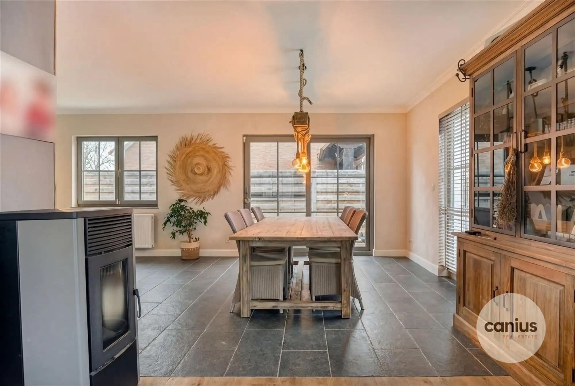 KNAPPE GELIJKVLOERSE WONING MET 4 SLAAPKAMERS foto 5