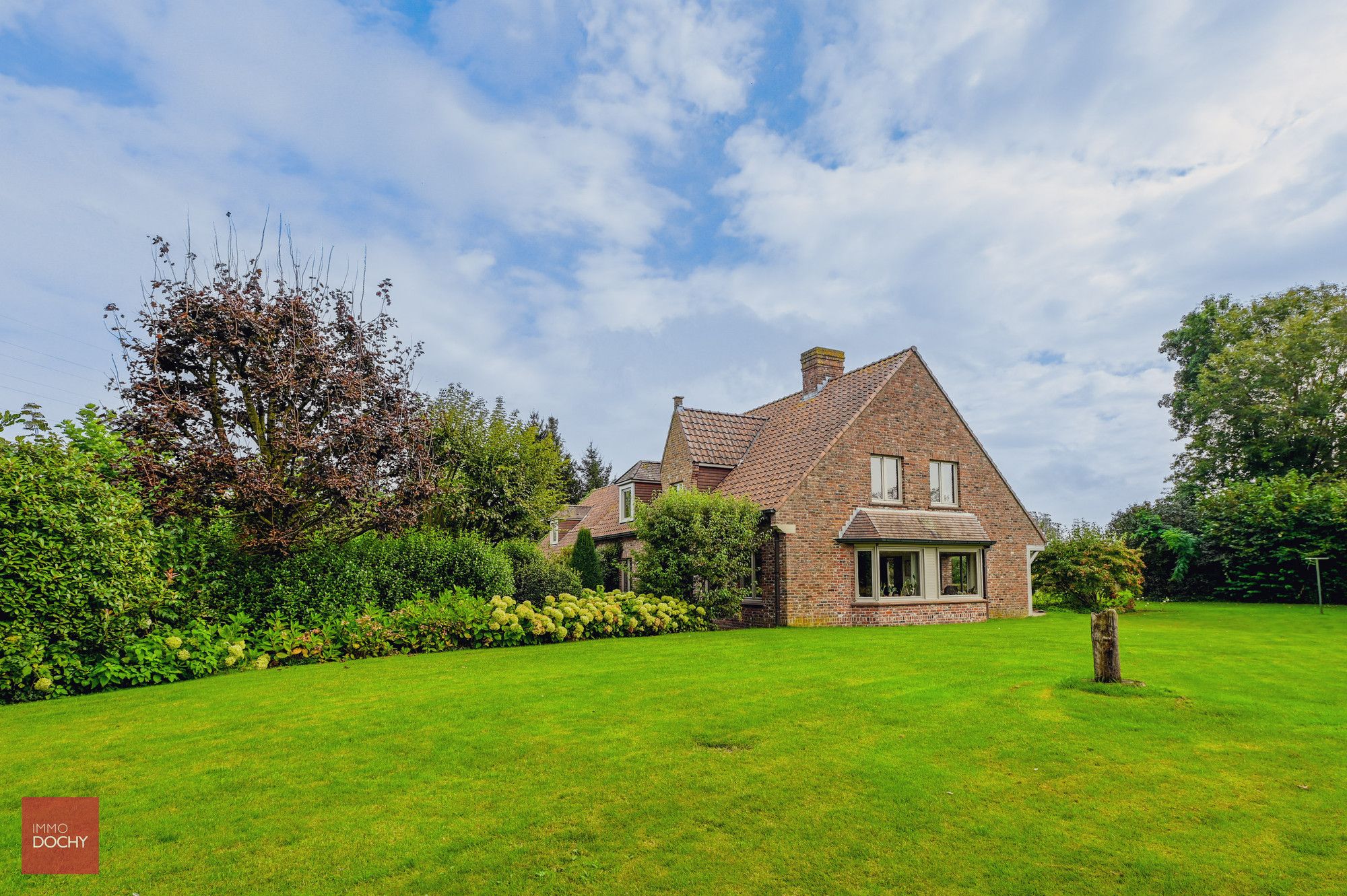 Goed gelegen villa op prachtig stuk (bouw)grond foto 7