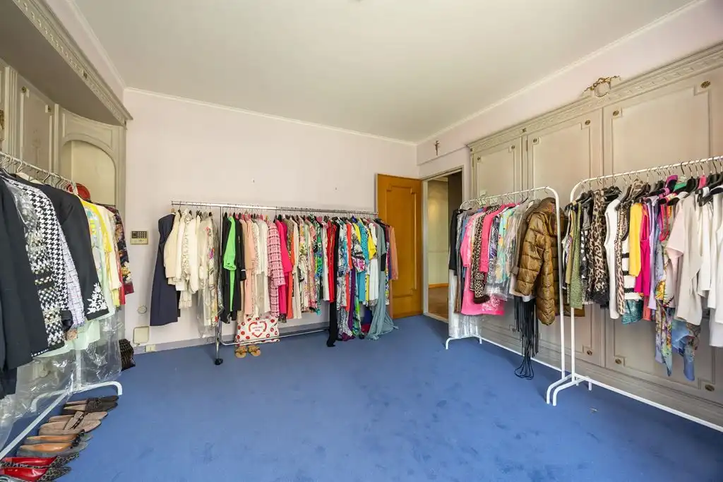 Gigantisch te renoveren appartement met 4 slpk foto 22