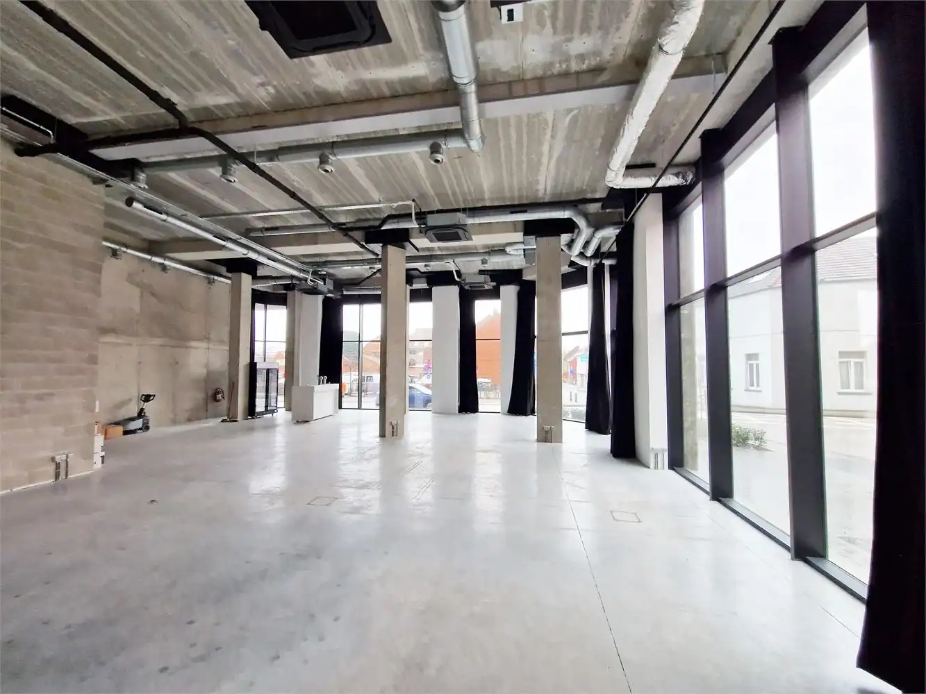 COMMERCIËLE NIEUWBOUWRUIMTES TE HUUR foto 3