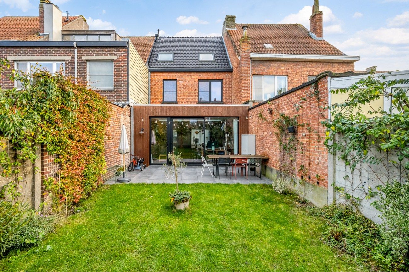 Instapklare charmante woning met 4 slaapkamers en tuin in Gent foto 3