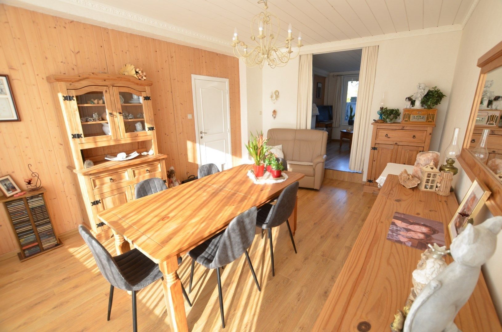 Ruim woonhuis met garage en zonnige tuin foto 5