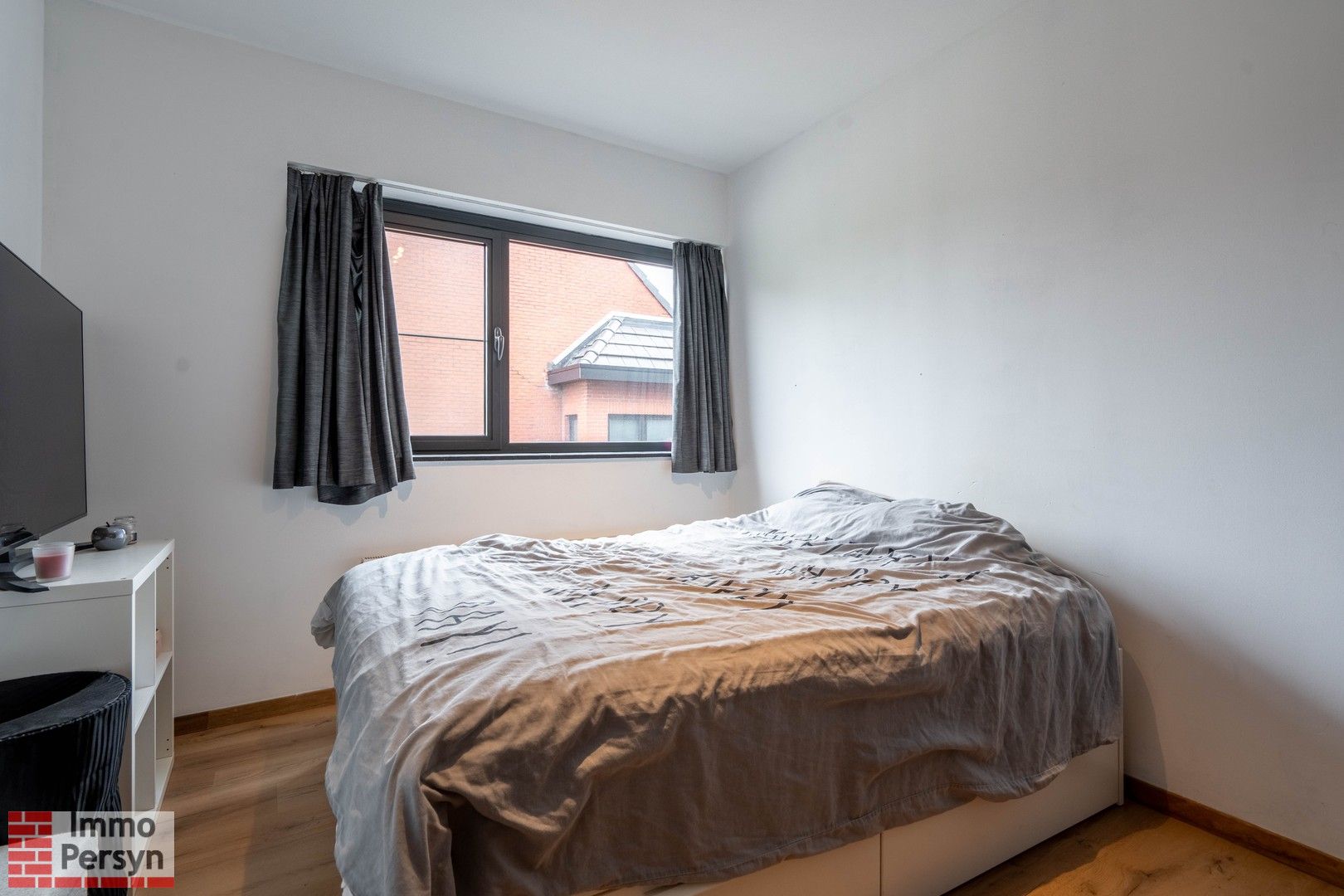 Prachtige HOB (2012) met 6 Slaapkamers, 2 Badkamers, Zwembad en Vrijstaande Garage foto 14