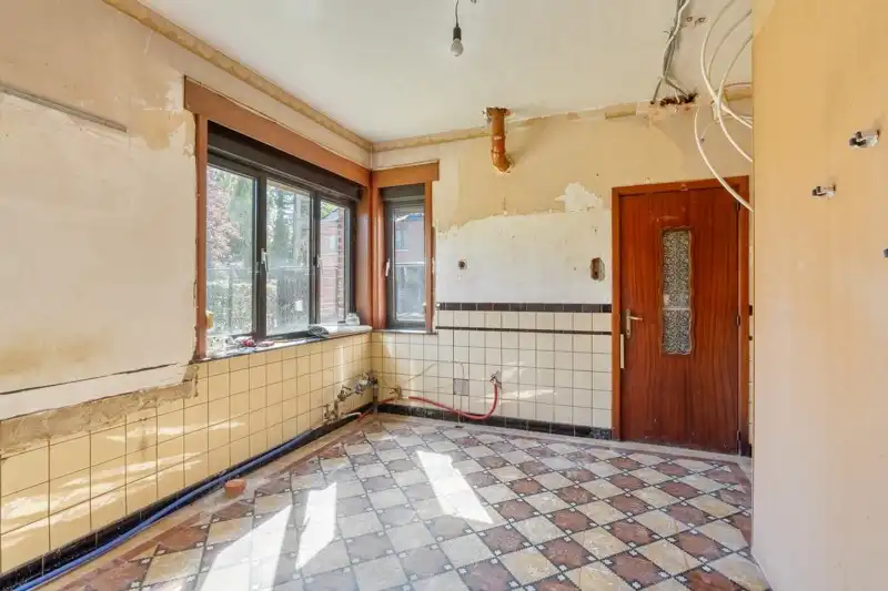 Rustig gelegen gezinswoning met aanpalend een groot bijgebouw op een perceel 9are foto 7