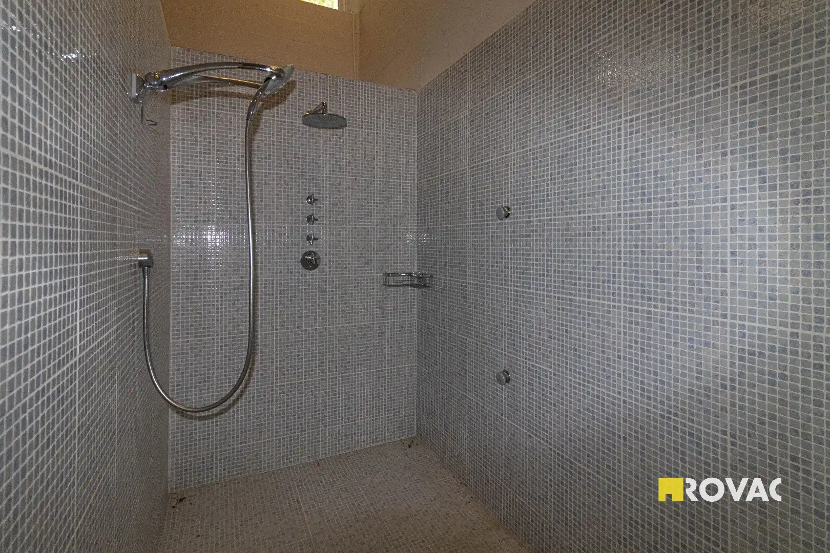 Ruime alleenstaande loftwoning met garage/opslagplaats foto 12