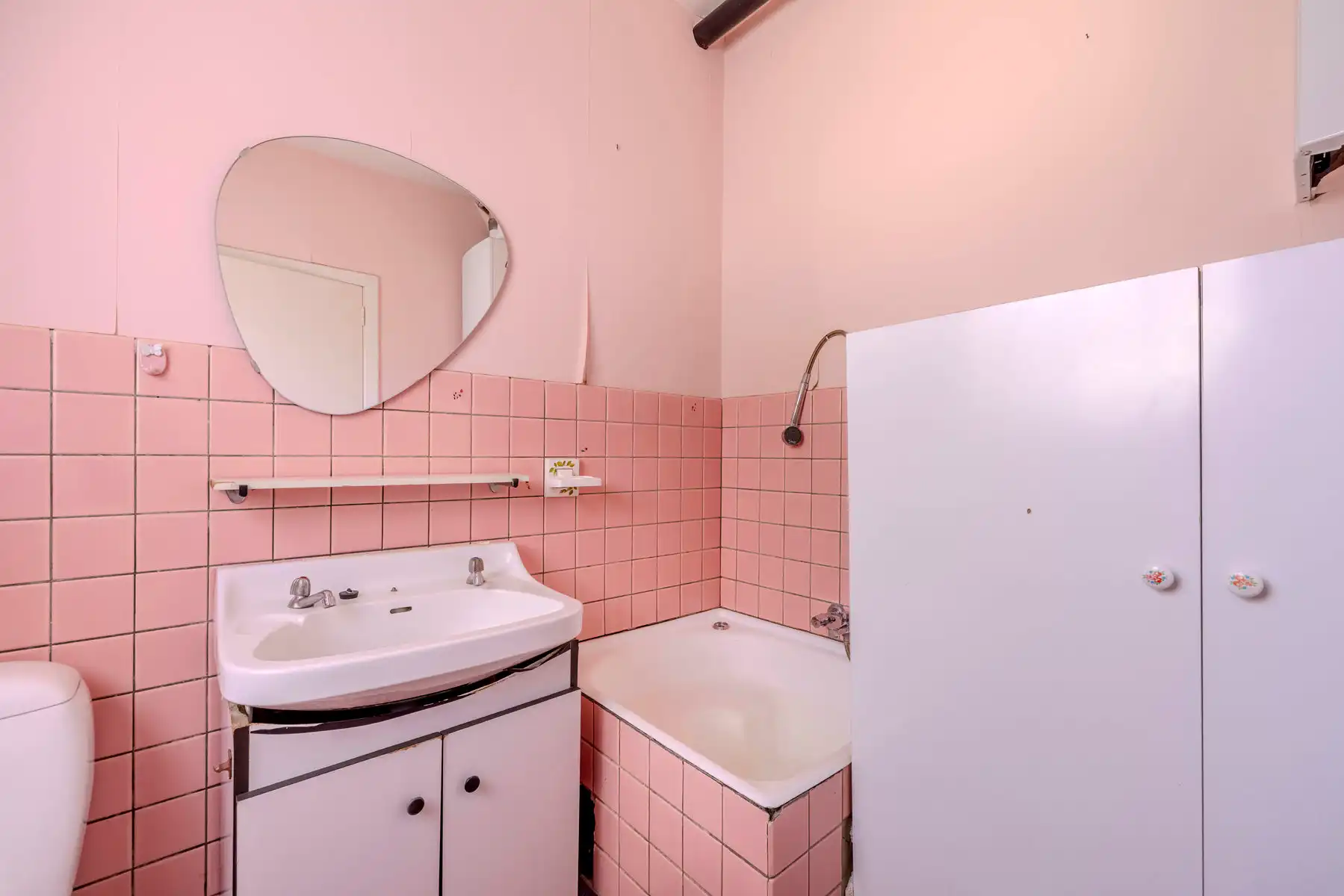 Op te frissen woning gelegen in groene omgeving op ruim 995 m² grond  foto 15