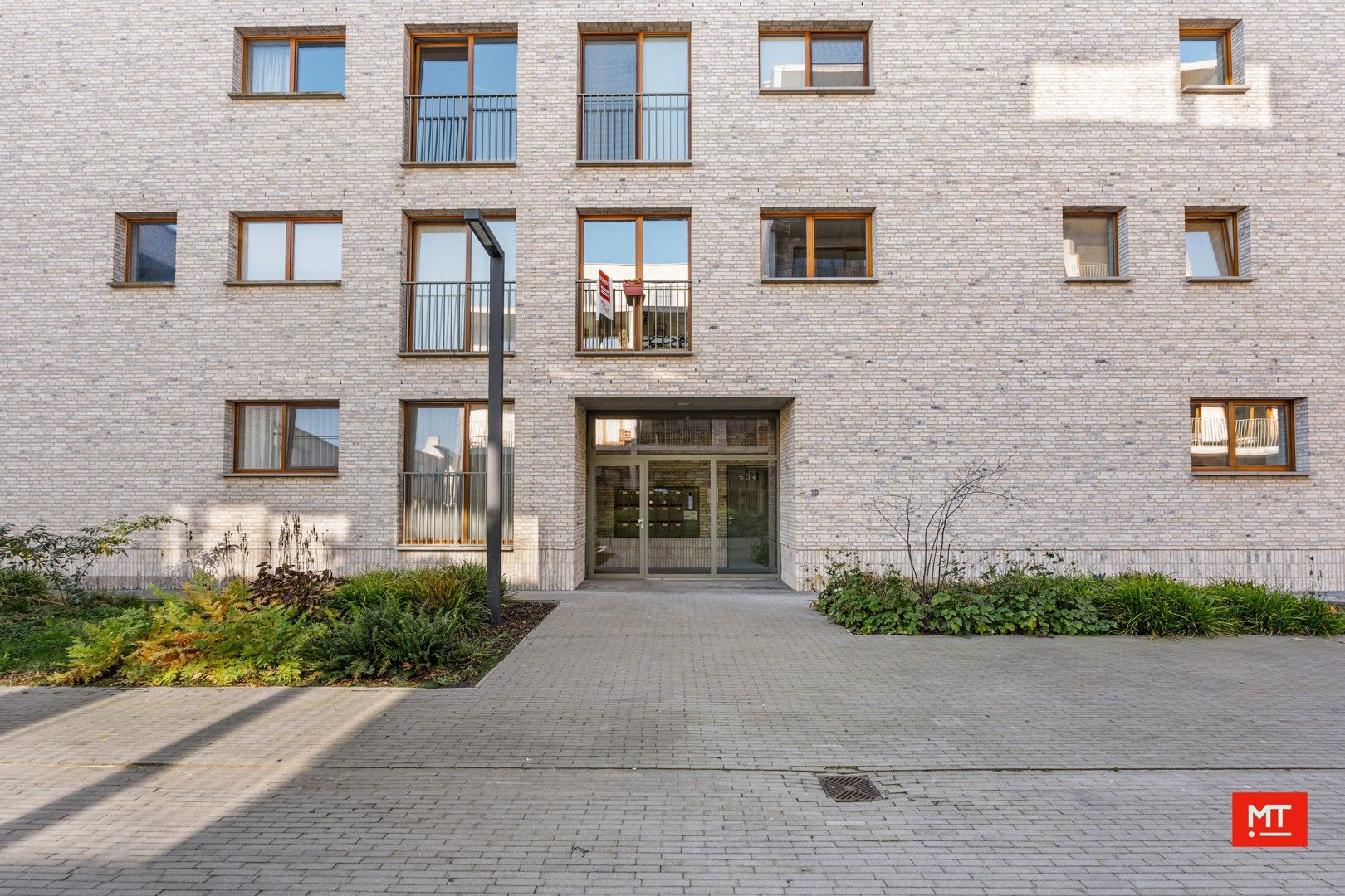 Recent appartement met 2 slaapkamers en ondergrondse parkeerplaats te koop in hartje Ieper foto 19