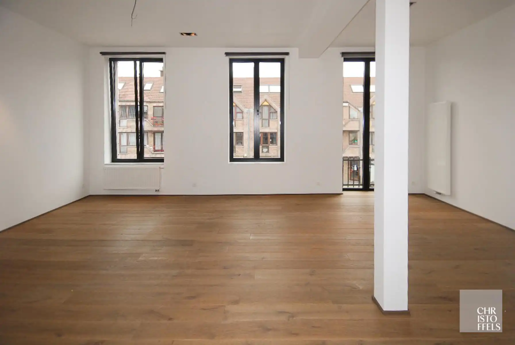 Herenhuis met commerciële ruimte (107m²) en woonst (200m²)! foto 16