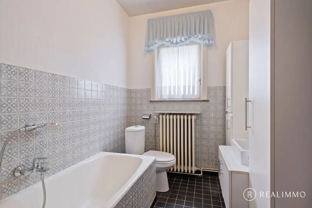 Te renoveren alleenstaande woning met tal van troeven! foto 8