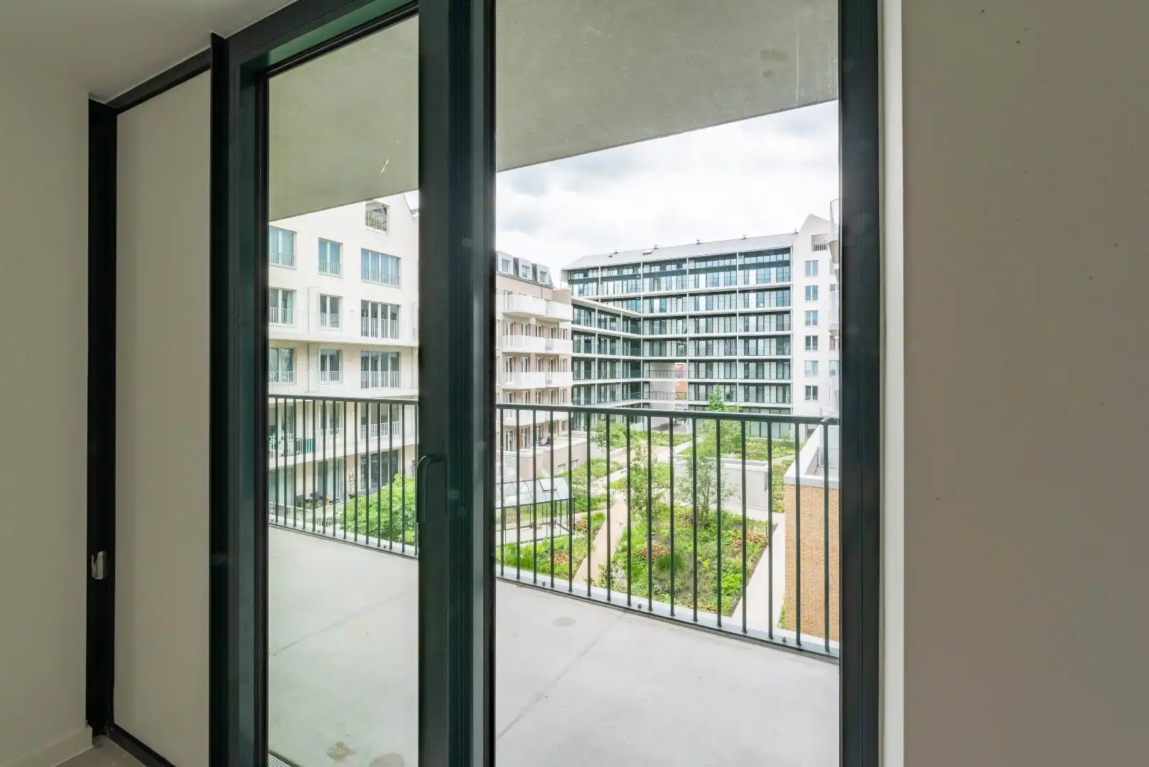 Prachtig nieuwbouw appartement met 2 slk en terras foto 2