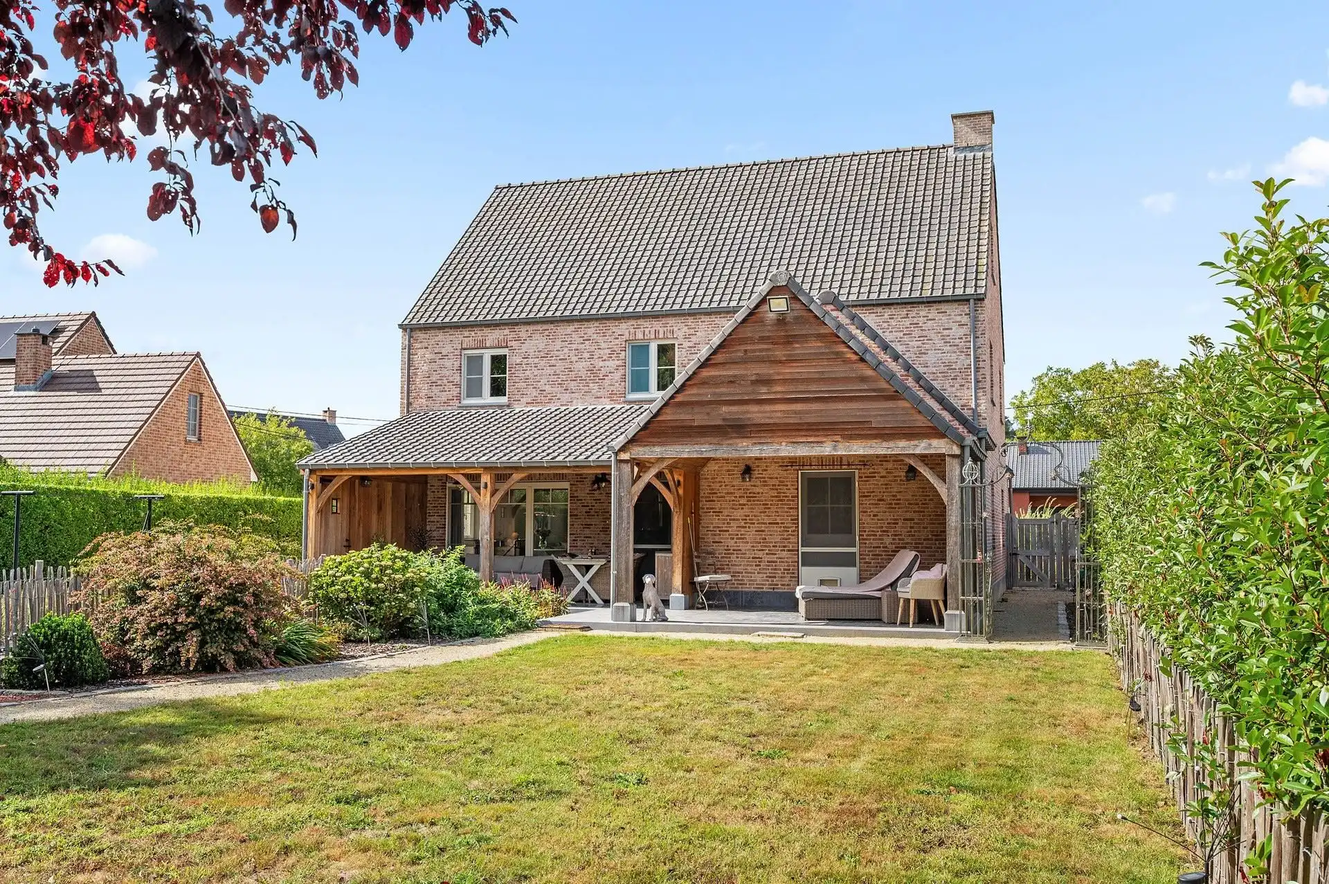 Prachtige villa woning, 5 slpk, 2 badk in een zeer rustige straat gelegen foto 2