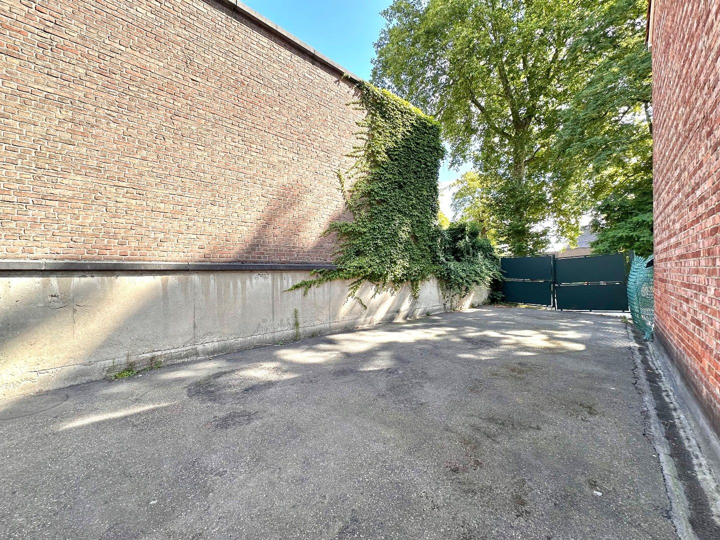 Ruime gezinswoning met 4 slaapkamers, tuin en privé parking in hartje Tongeren foto 13