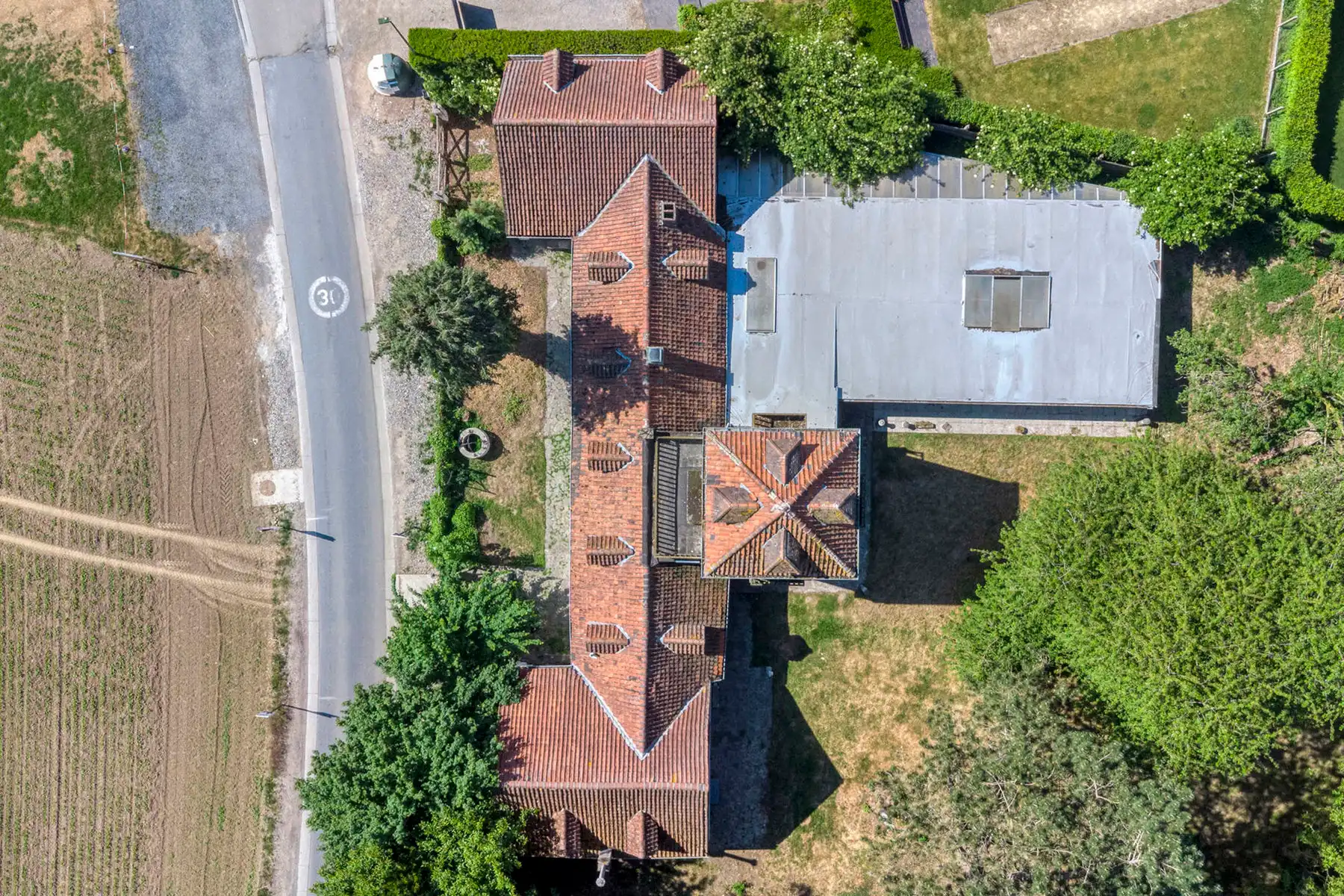 Unieke villa met binnenzwembad. foto 13