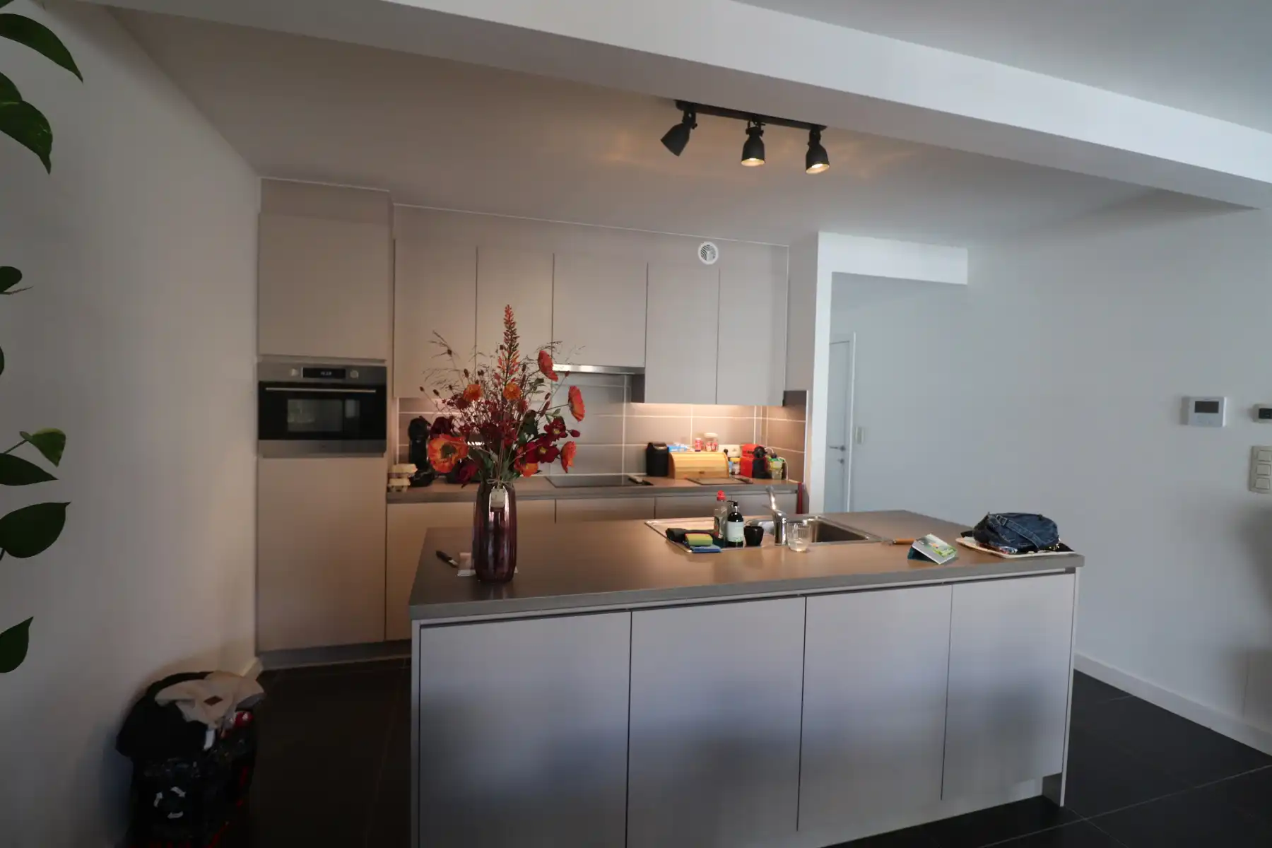 Een recent appartement met 2 slaapkamers, terras en autostaanplaats. foto 6