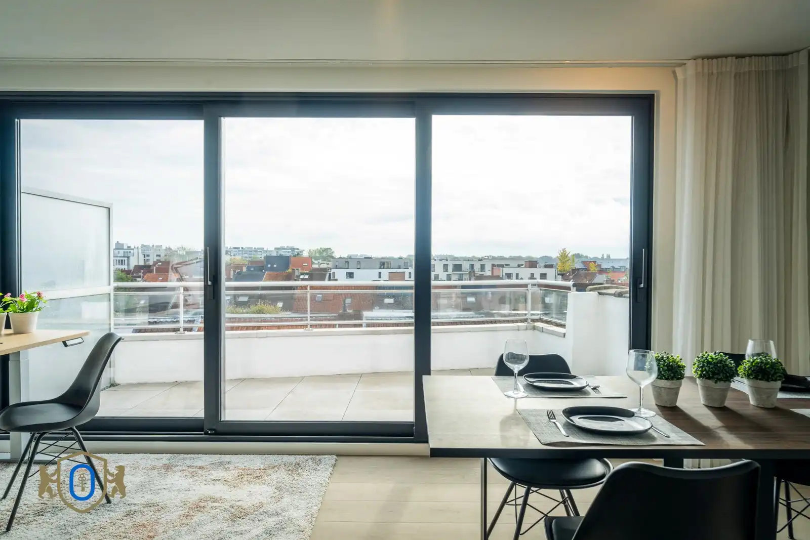 Instapklaar 1-slpkr appartement met terras foto 12