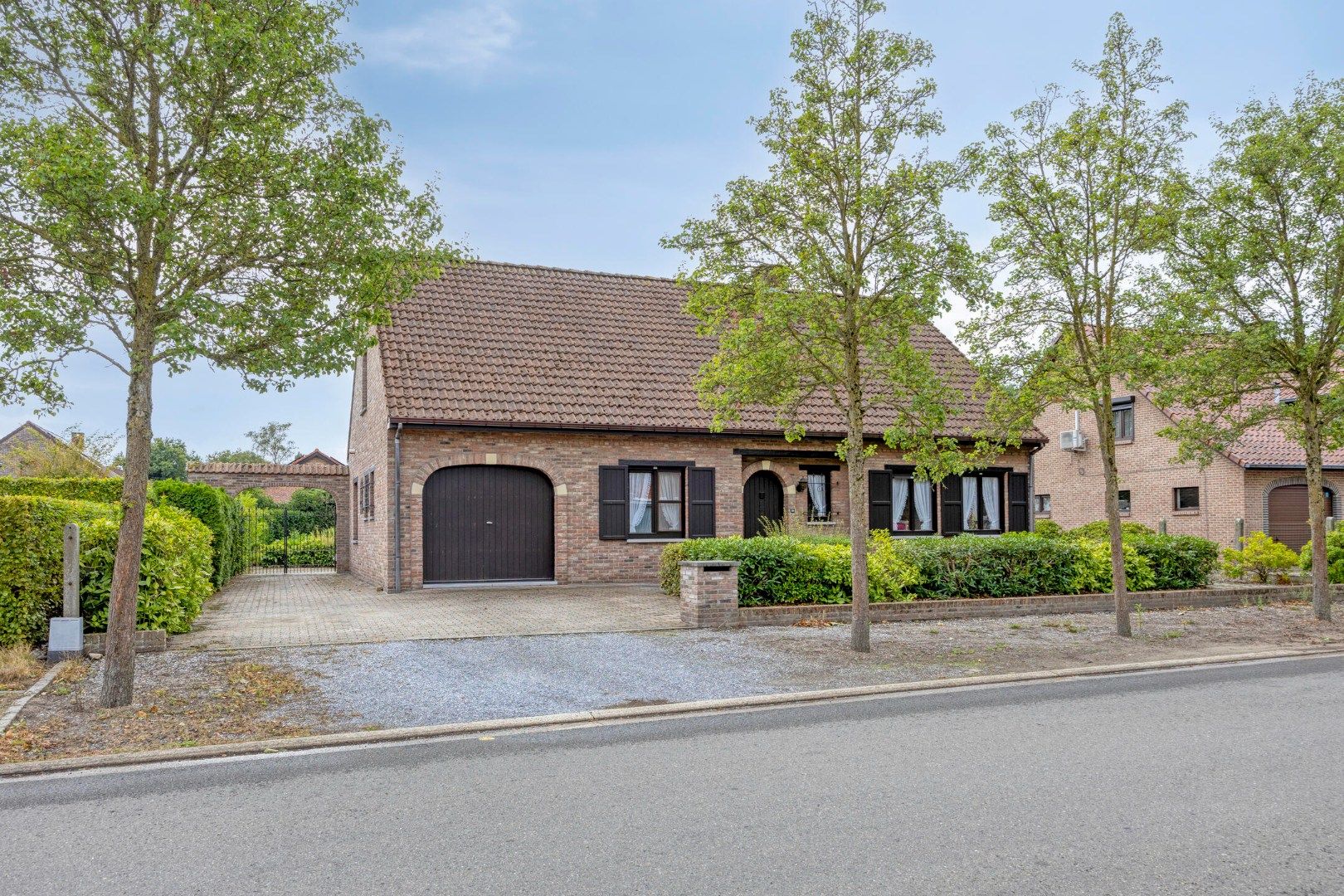 Hoofdfoto van de publicatie: Gelijkvloerse woning met 2 slaapkamers op een mooi Z gericht perceel van 819 m² !