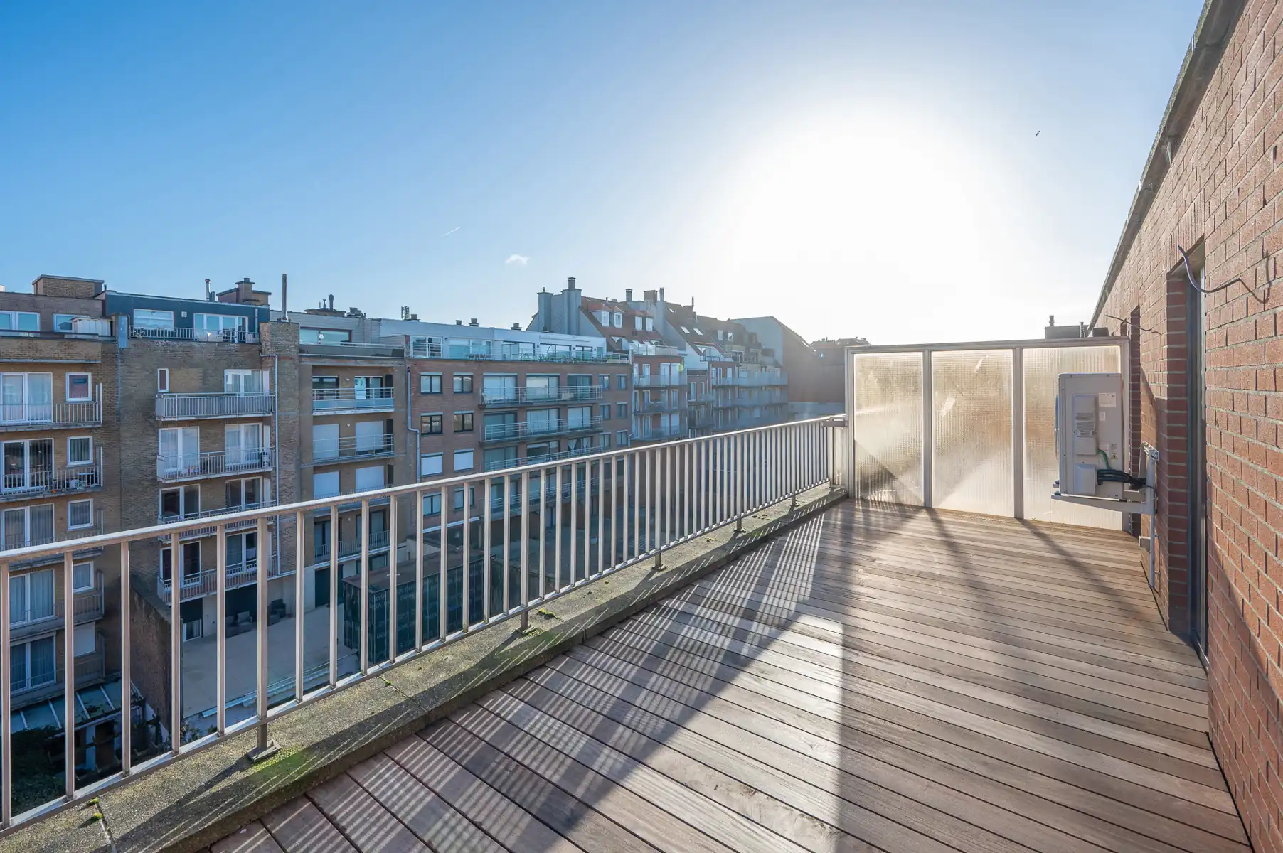 Gerenoveerde penthouse op enkele stappen van het strand foto 11