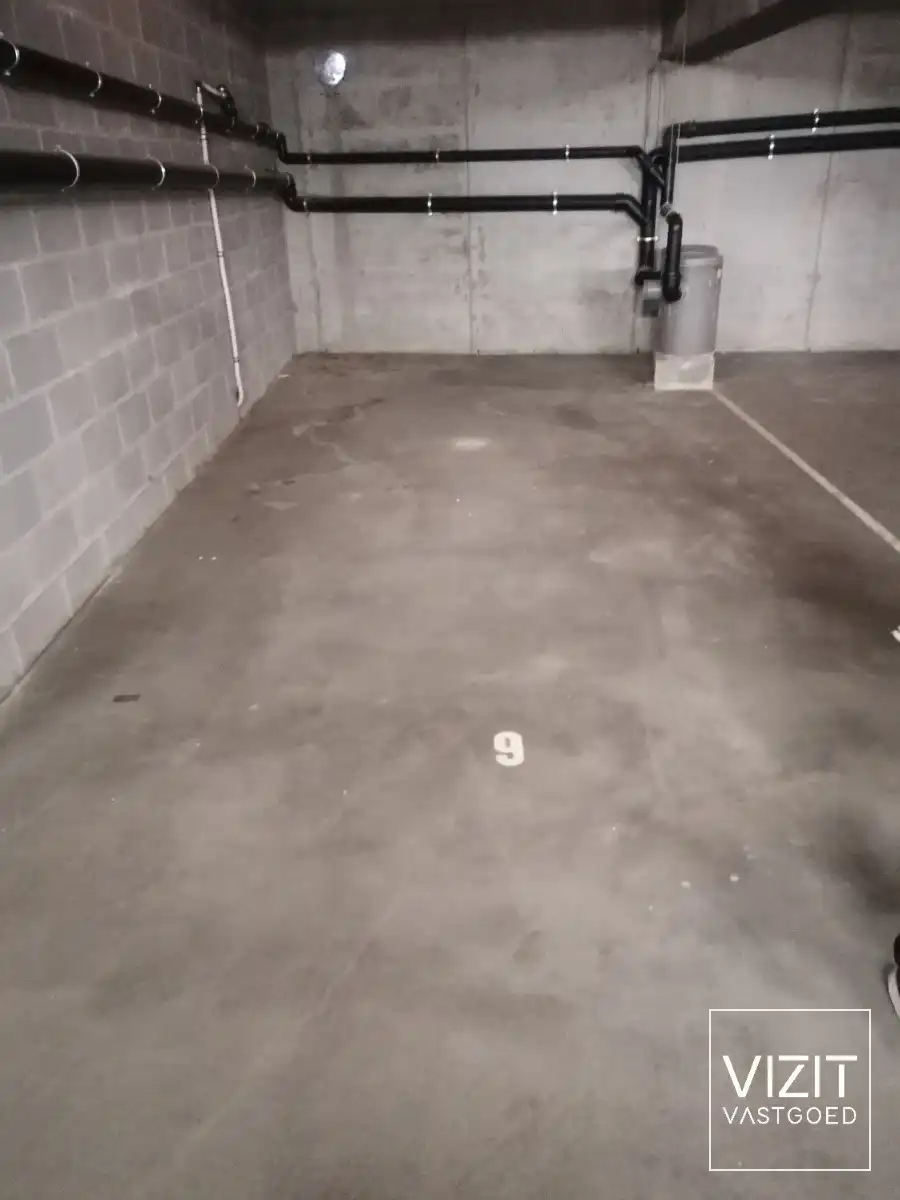 Ondergrondse parkeerplaatsen/garage met autolift   foto 7