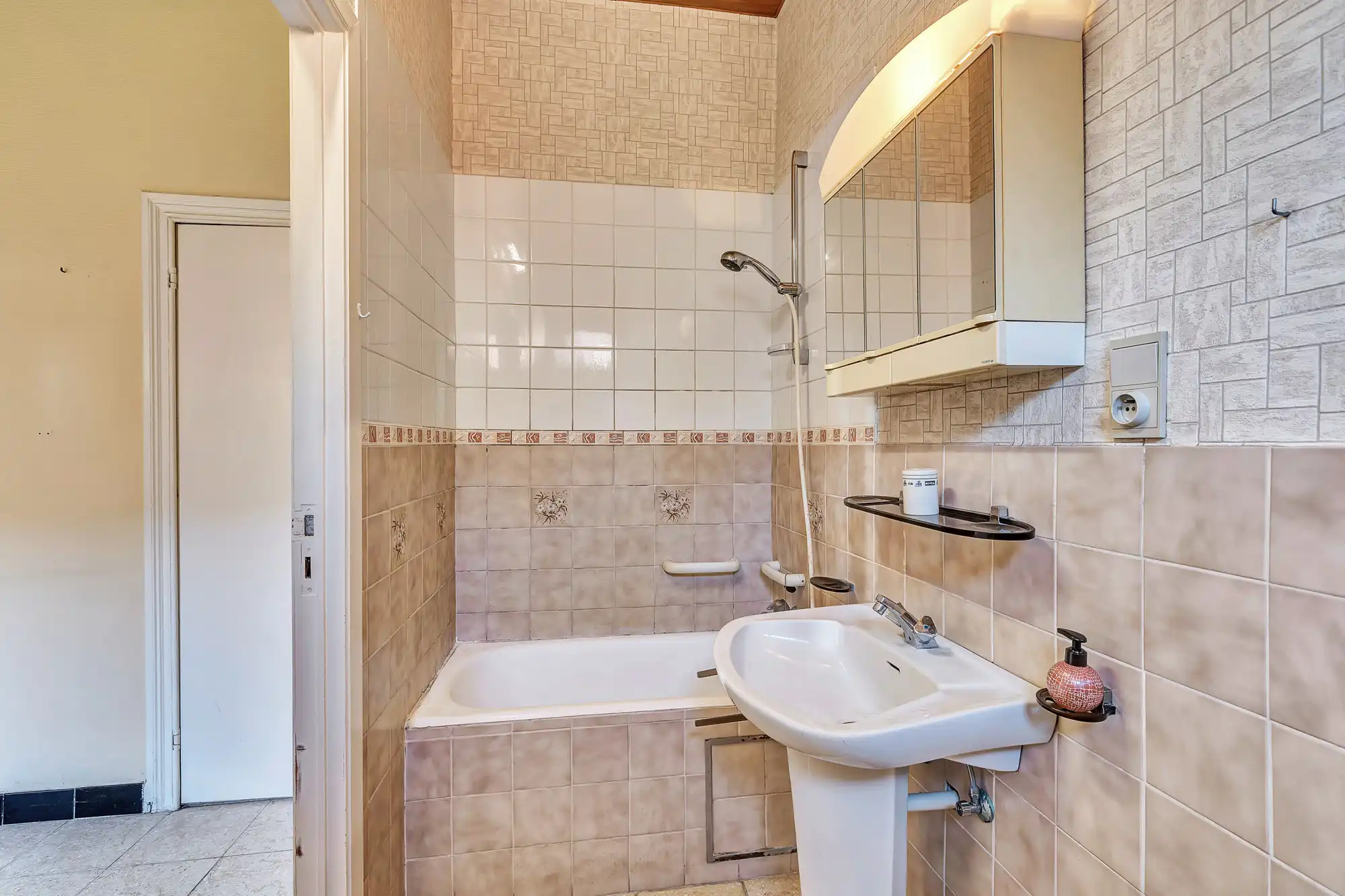 Te renoveren halfopen bebouwing met potentieel op toplocatie foto 8