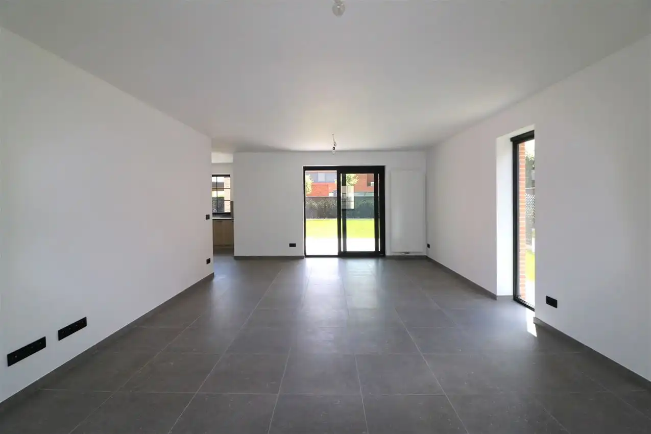 Aangename woning met drie slaapkamers en mooie tuin op rustige locatie foto 5