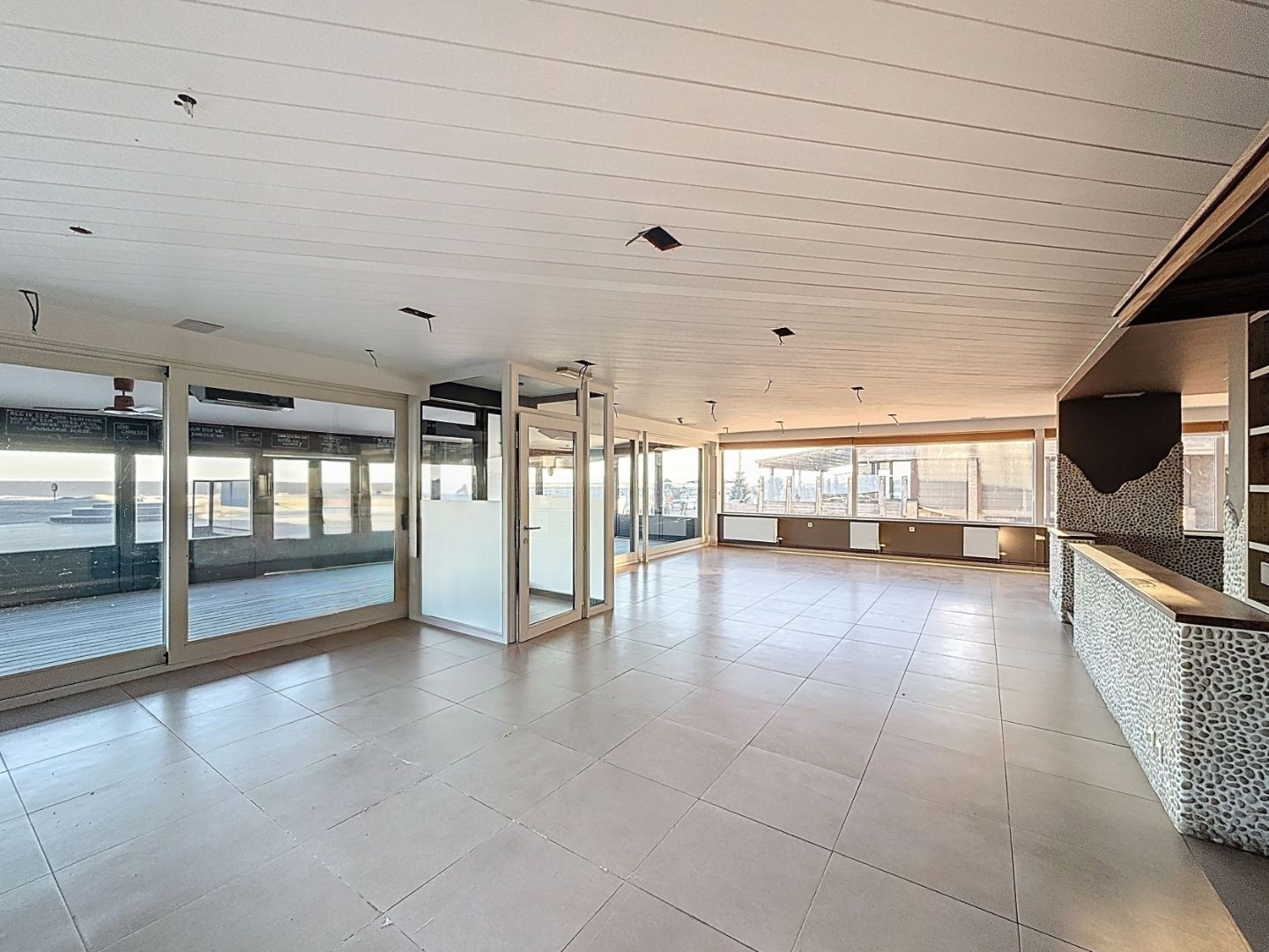 Ruim handelspand op topligging aan de Zeedijk foto 9