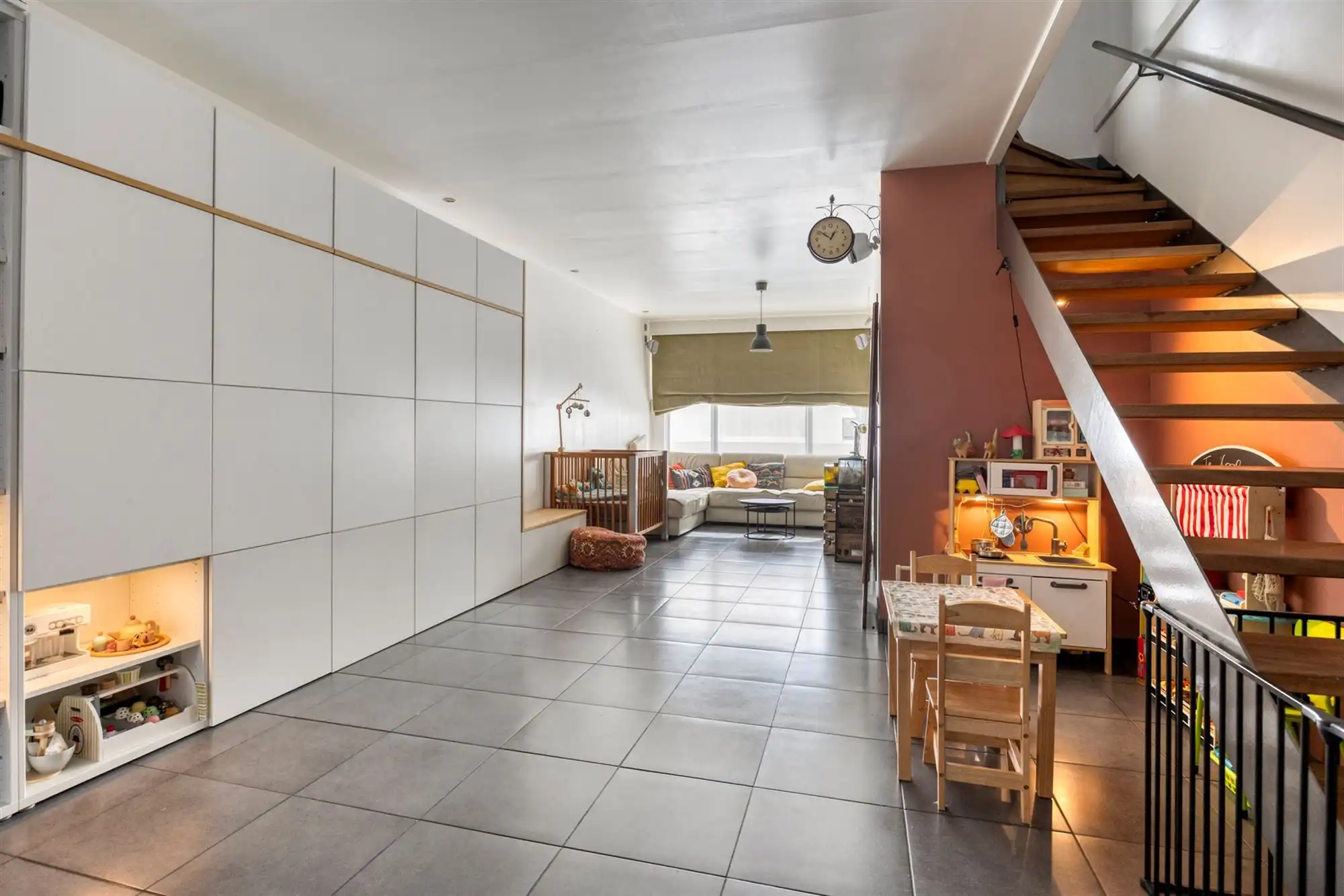 Ruime gezinswoning met garage en uitstekende bereikbaarheid foto 2