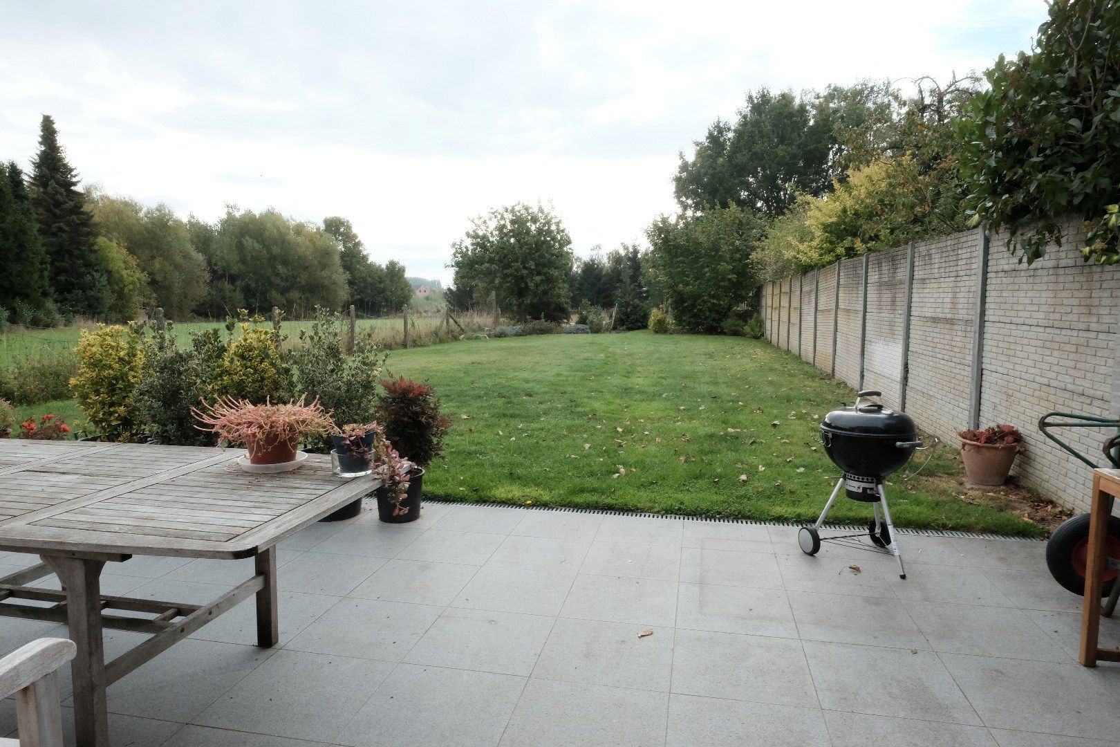 Recente ruime moderne halfopen woning met tuin en garage. foto 20