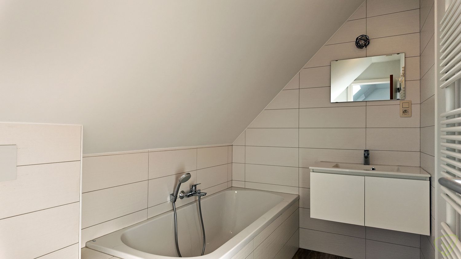 Instapklaar duplex-appartement met terras in het hart van Waarschoot! foto 11