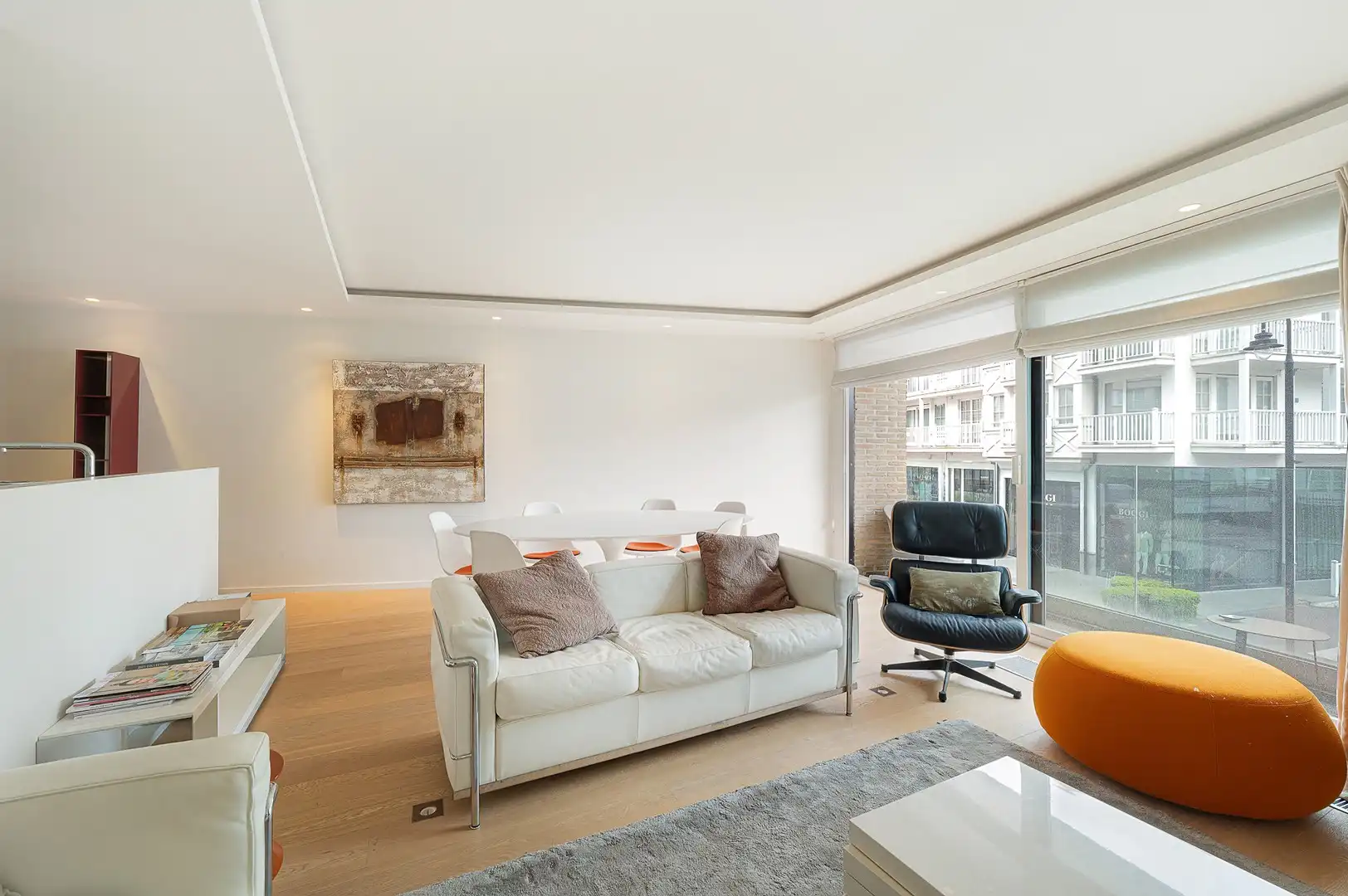 Hedendaags appartement genietend van een open zicht, centraal gelegen op de Kustlaan in het Zoute. foto 10